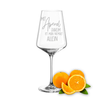 Weinglas mit Gravur Leonardo Puccini "MIT APEROL DAHEIM IST MAN NIEMALS ALLEIN"
