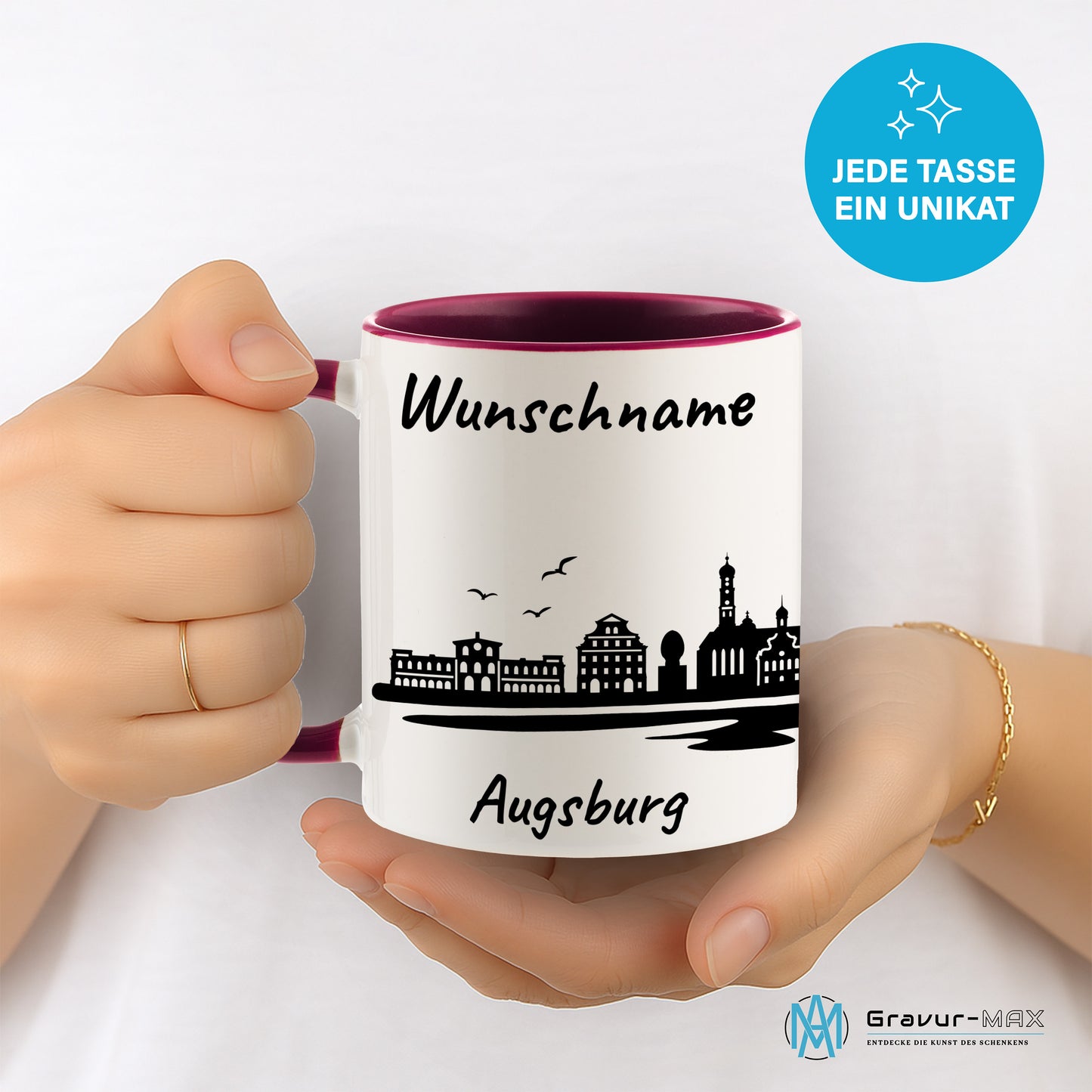 Tasse in Bordeauxrot 330ml bedruckt mit der Skyline von Augsburg personalisierbar mit Wunschname