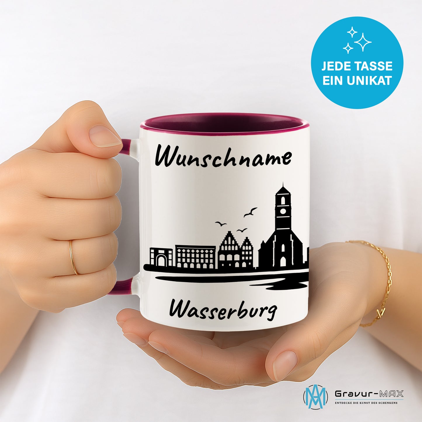 Tasse in Bordeauxrot 330ml bedruckt mit der Skyline von Wasserburg personalisierbar mit Wunschname
