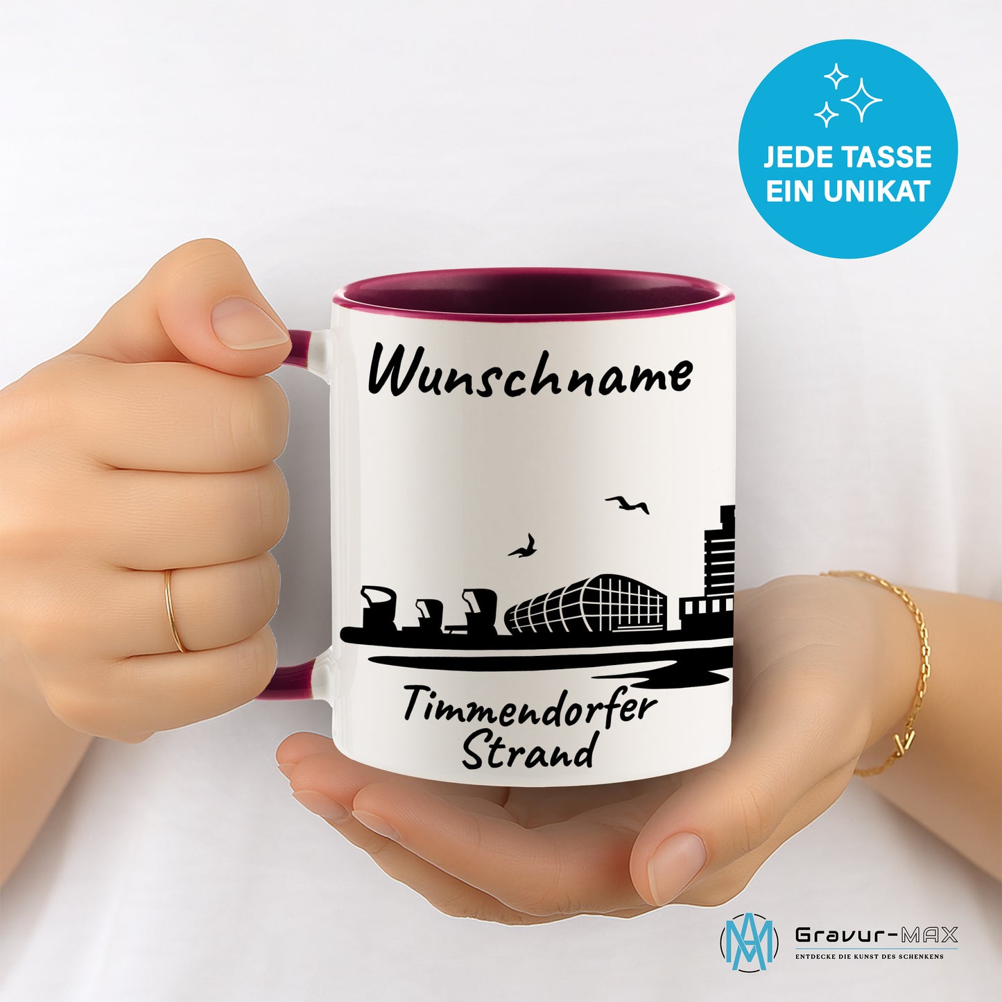 Tasse in Bordeauxrot 330ml bedruckt mit der Skyline von Timmendorfer Strand personalisierbar mit Wunschname
