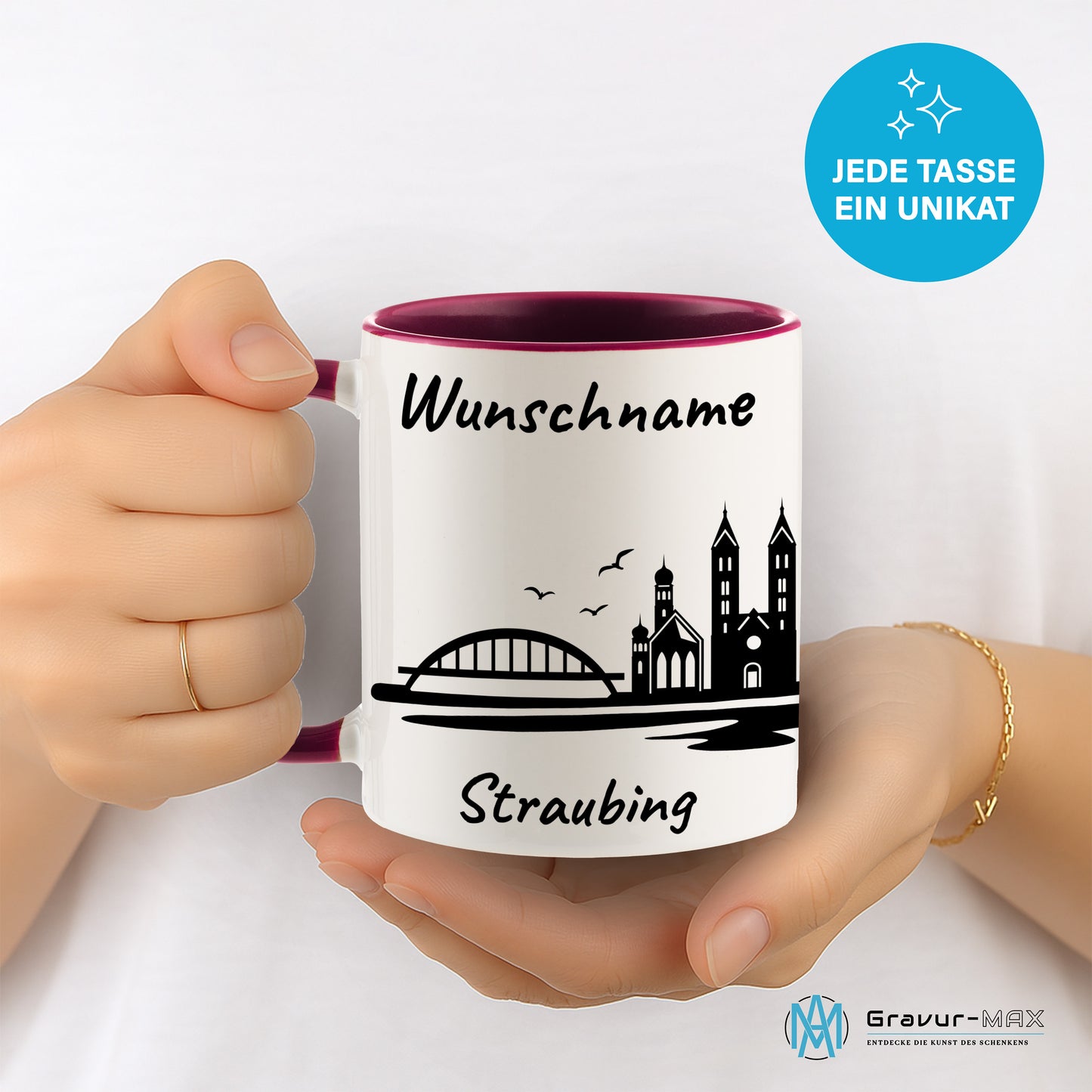 Tasse in Bordeauxrot 330ml bedruckt mit der Skyline von Straubing personalisierbar mit Wunschname