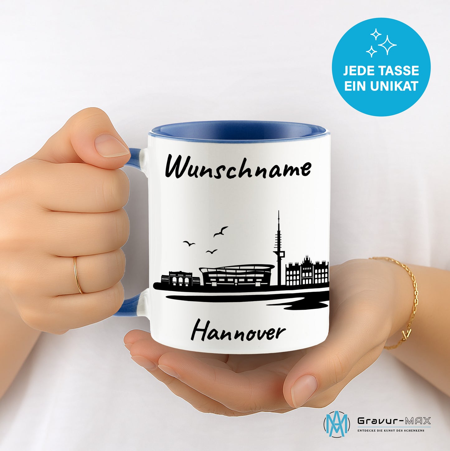 Tasse in Cambridge Blau 330ml bedruckt mit der Skyline von Hannover personalisierbar mit Wunschname