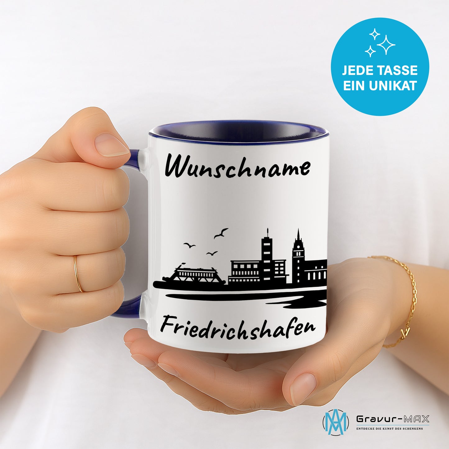 Tasse in Dunkelblau 330ml bedruckt mit der Skyline von Friedrichshafen personalisierbar mit Wunschname