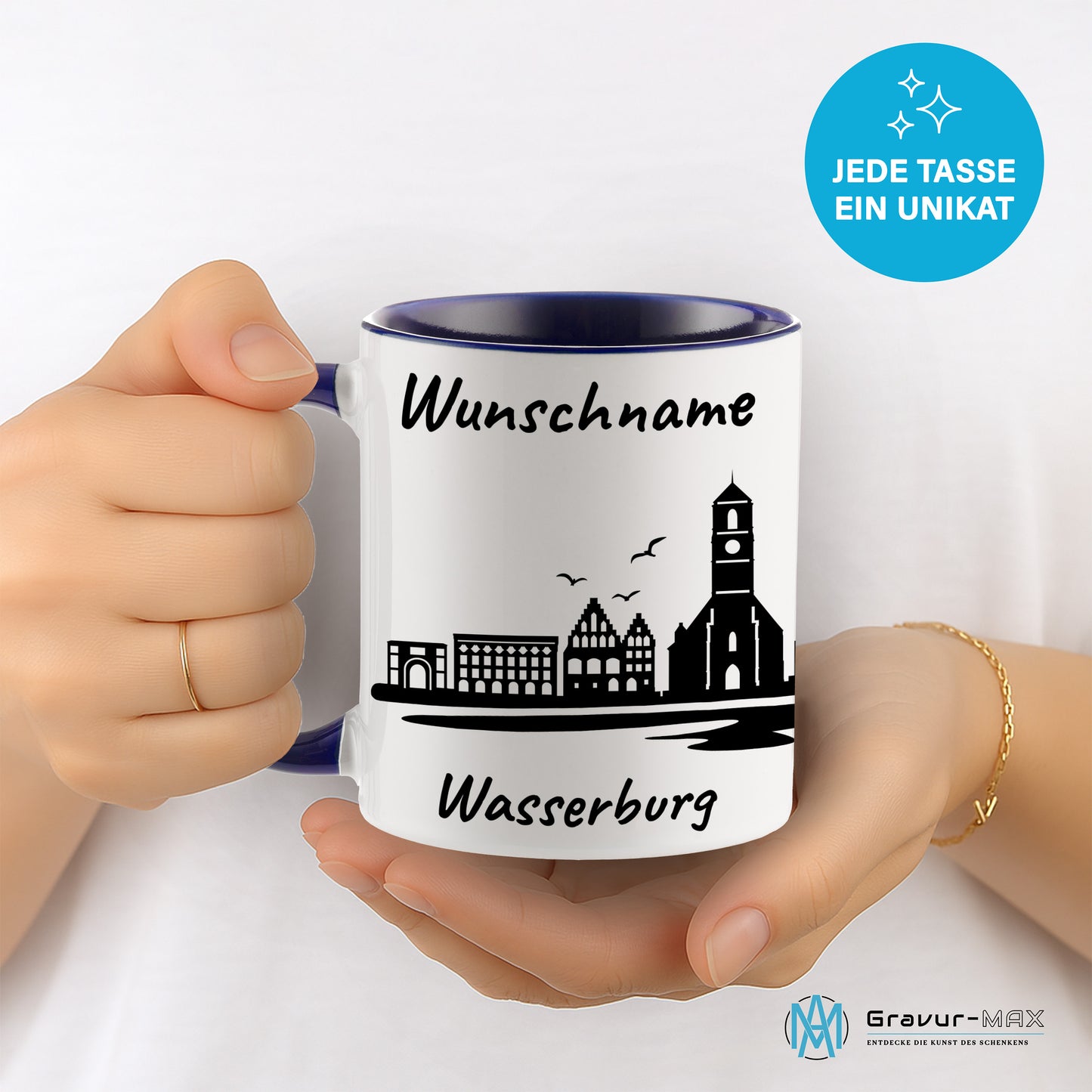 Tasse in Dunkelblau 330ml bedruckt mit der Skyline von Wasserburg personalisierbar mit Wunschname