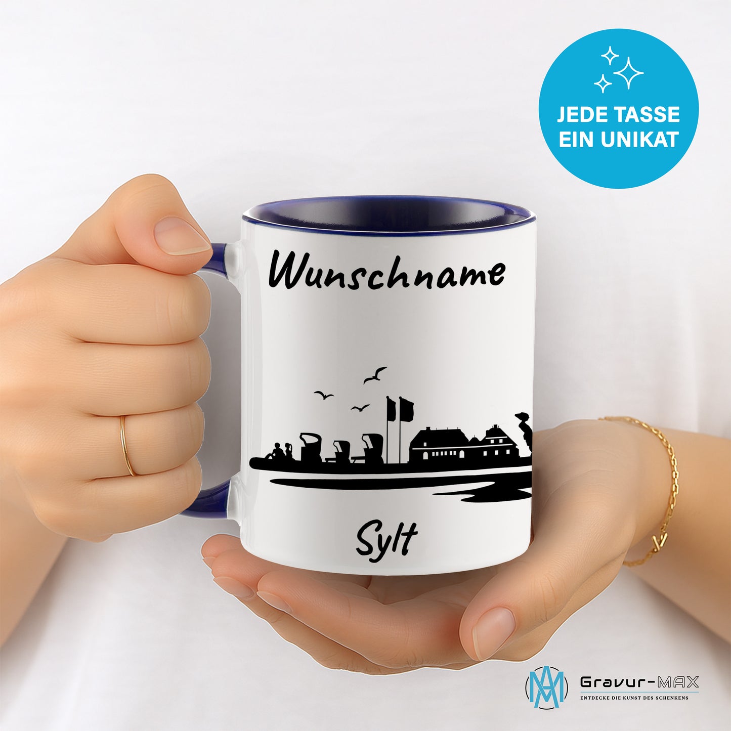 Tasse in Dunkelblau 330ml bedruckt mit der Skyline von Sylt personalisierbar mit Wunschname
