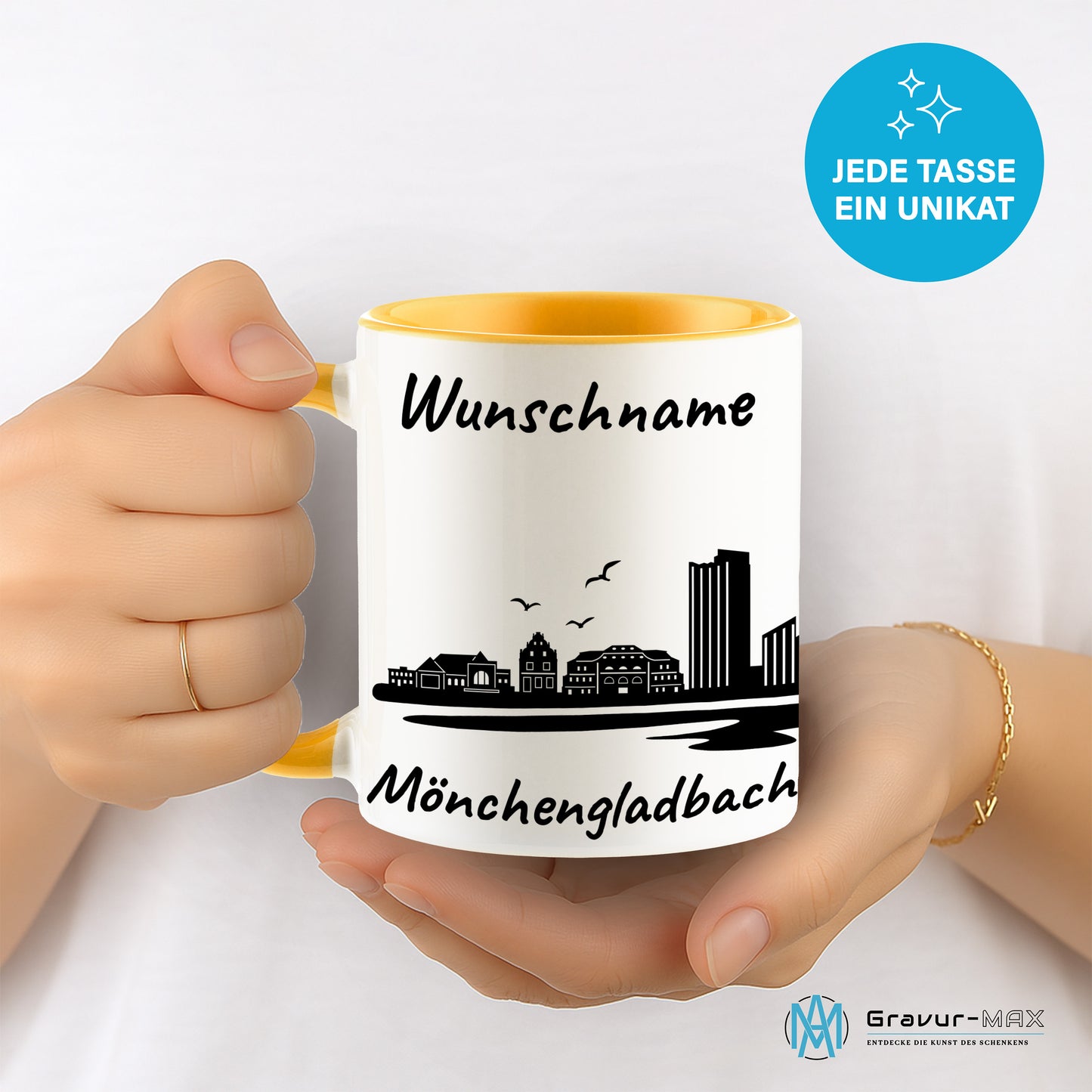 Tasse in Goldgelb 330ml bedruckt mit der Skyline von Mönchengladbach personalisierbar mit Wunschname