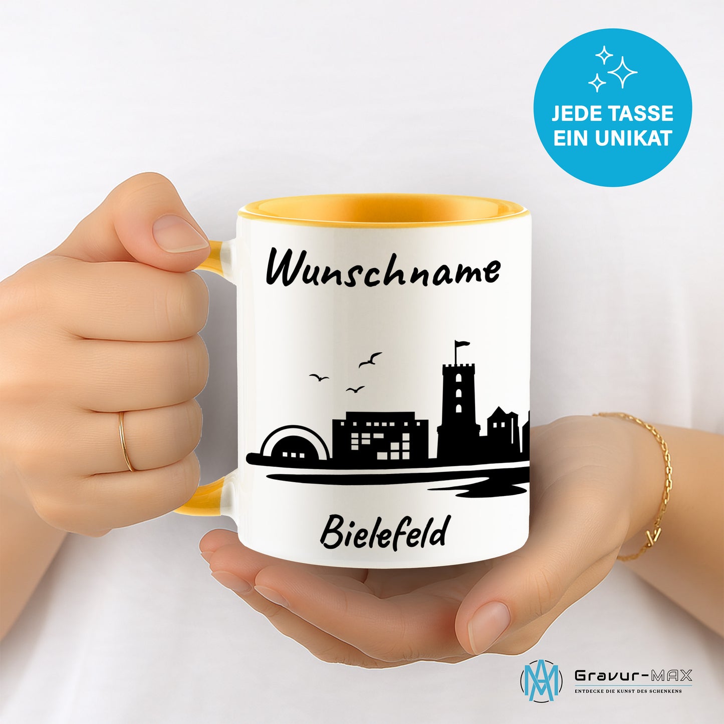 Tasse in Goldgelb 330ml bedruckt mit der Skyline von Bielefeld personalisierbar mit Wunschname