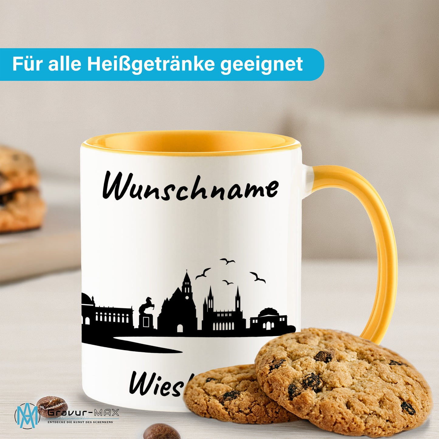 Tasse in Goldgelb 330ml bedruckt mit der Skyline von Wiesbaden personalisierbar mit Wunschname