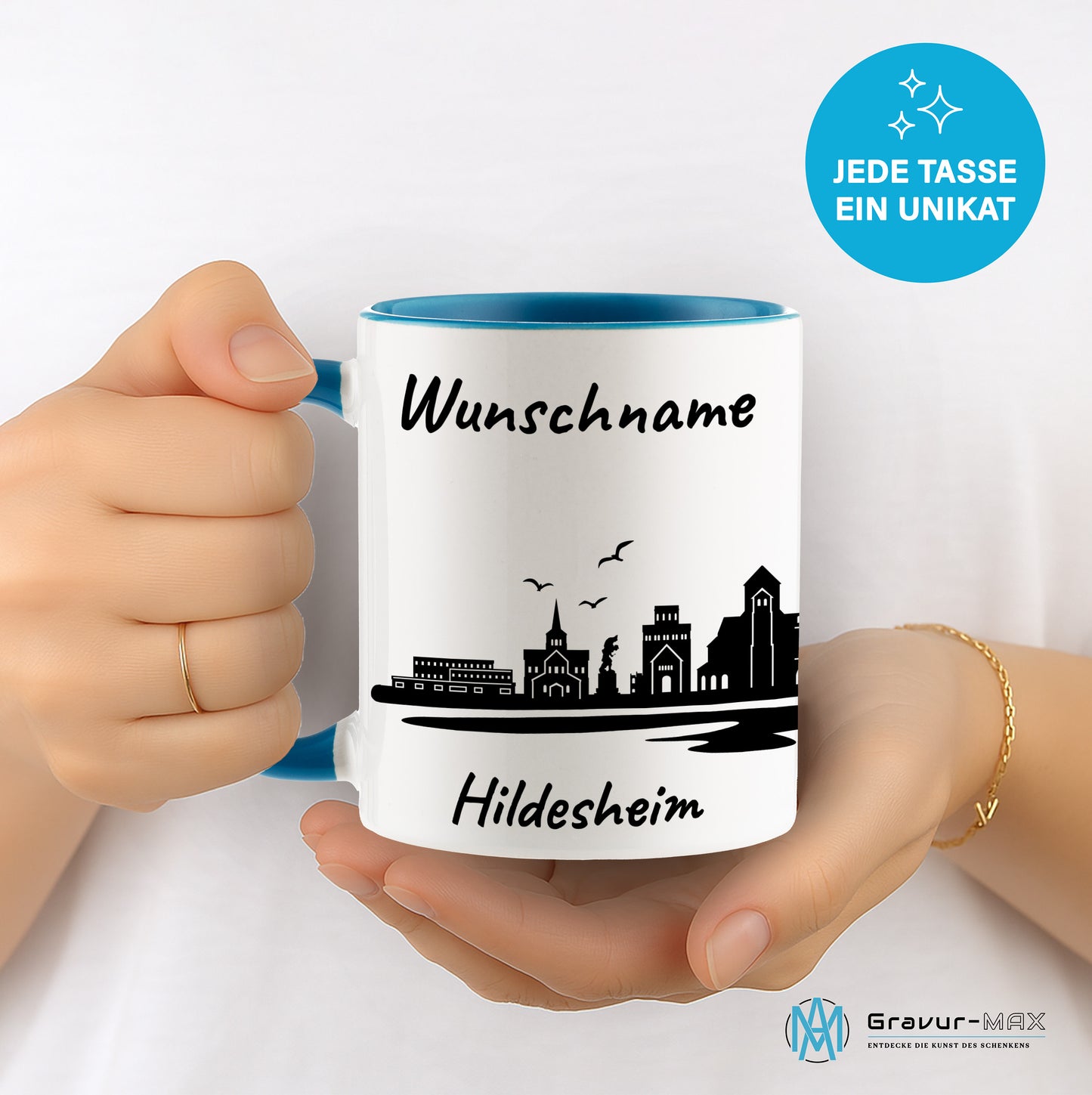 Tasse in Hellblau 330ml bedruckt mit der Skyline von Hildesheim personalisierbar mit Wunschname