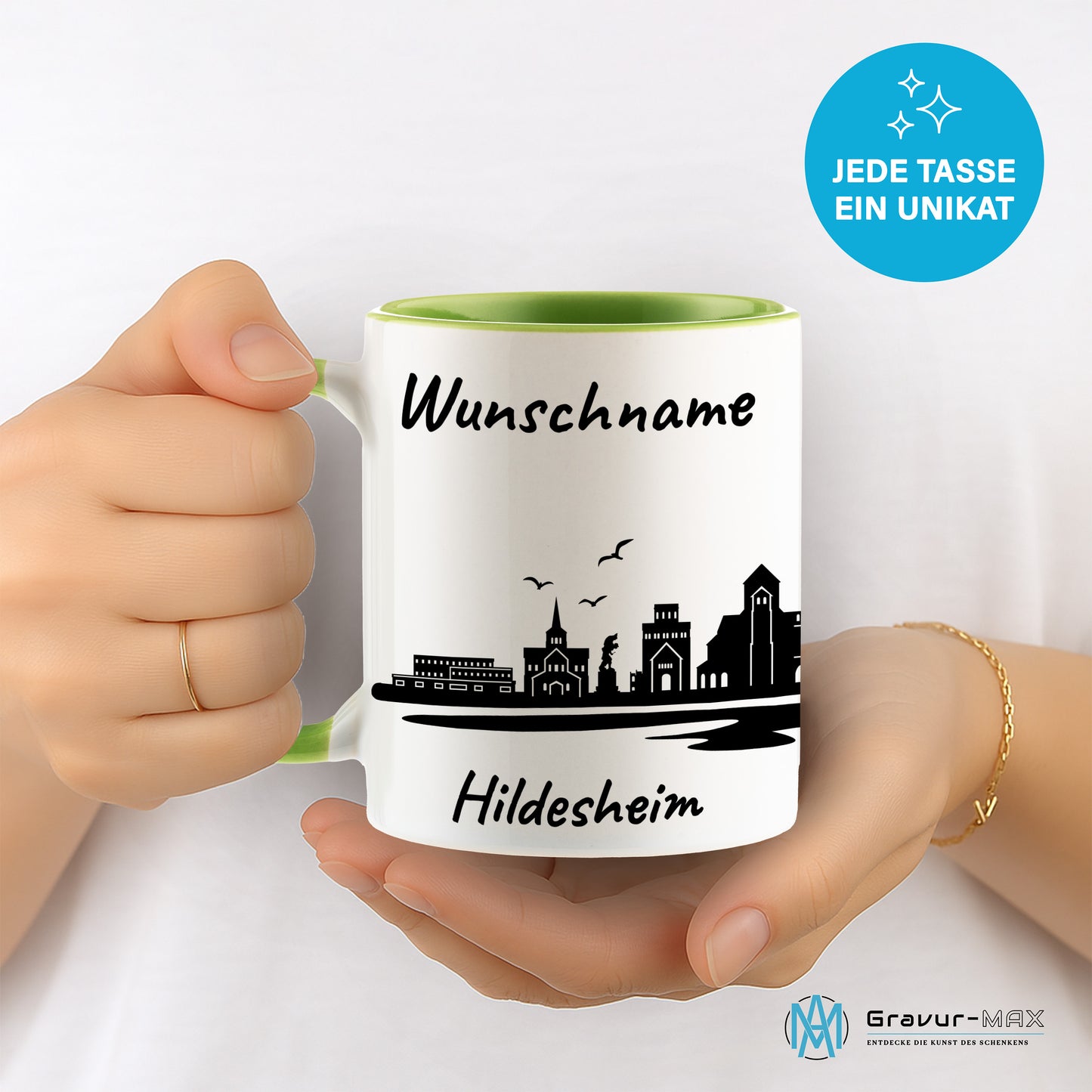 Tasse in Hellgrün 330ml bedruckt mit der Skyline von Hildesheim personalisierbar mit Wunschname