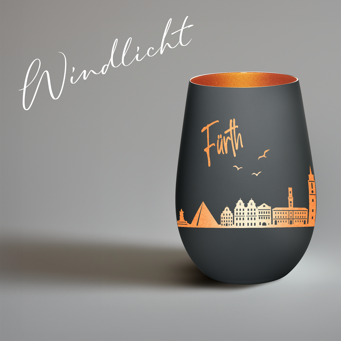 Hochwertiges Glas Windlicht mit Gravur "SKYLINE FÜRTH" in der Farbe Schwarz/Bronze