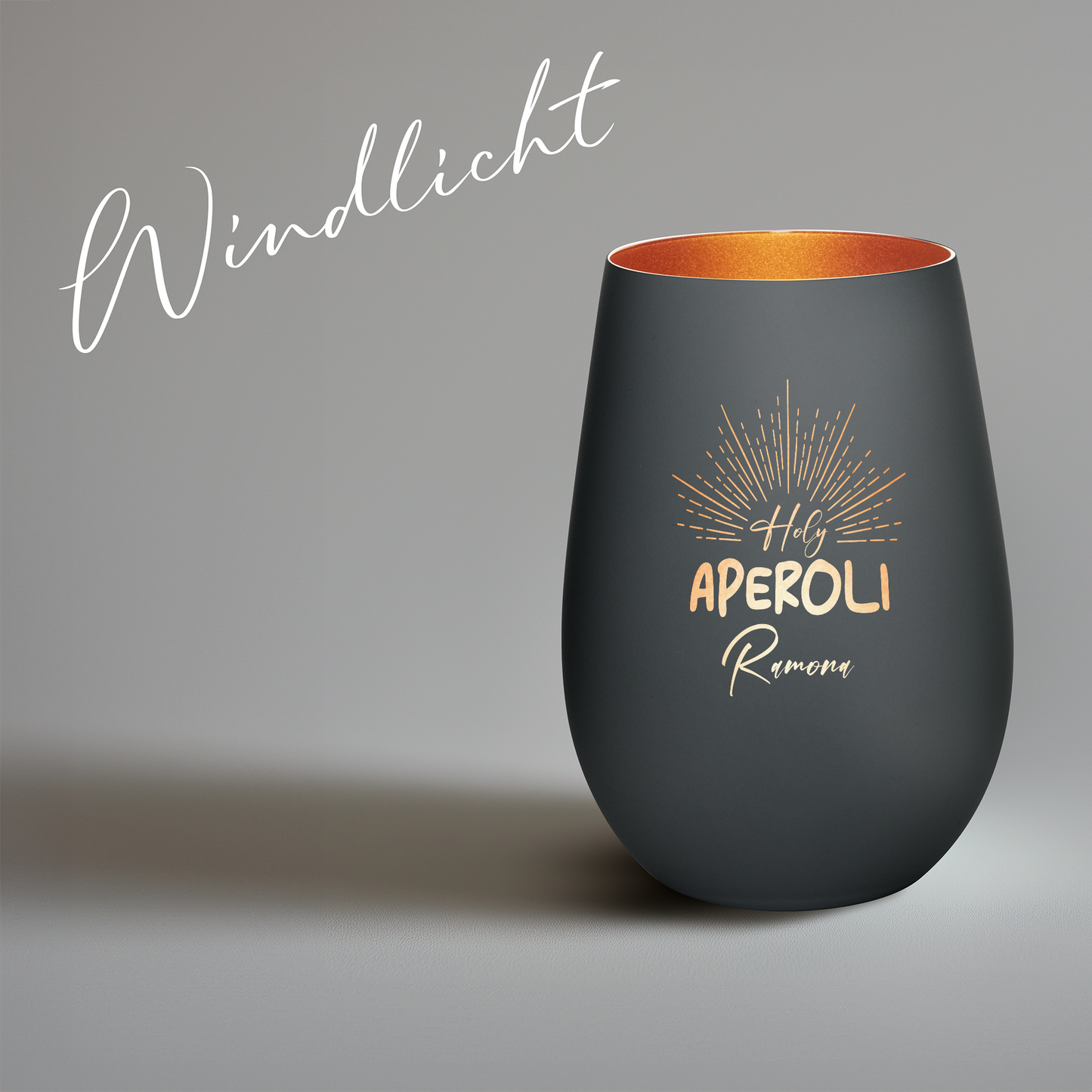 Hochwertiges Glas Windlicht mit Gravur "HOLY APEROLI" mit Wunschname in der Farbe Schwarz/Bronze