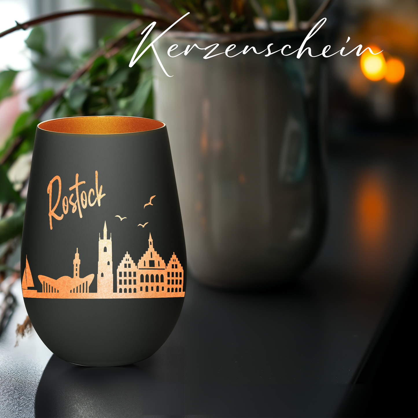 Hochwertiges Glas Windlicht mit Gravur "SKYLINE ROSTOCK" in der Farbe Schwarz/Bronze