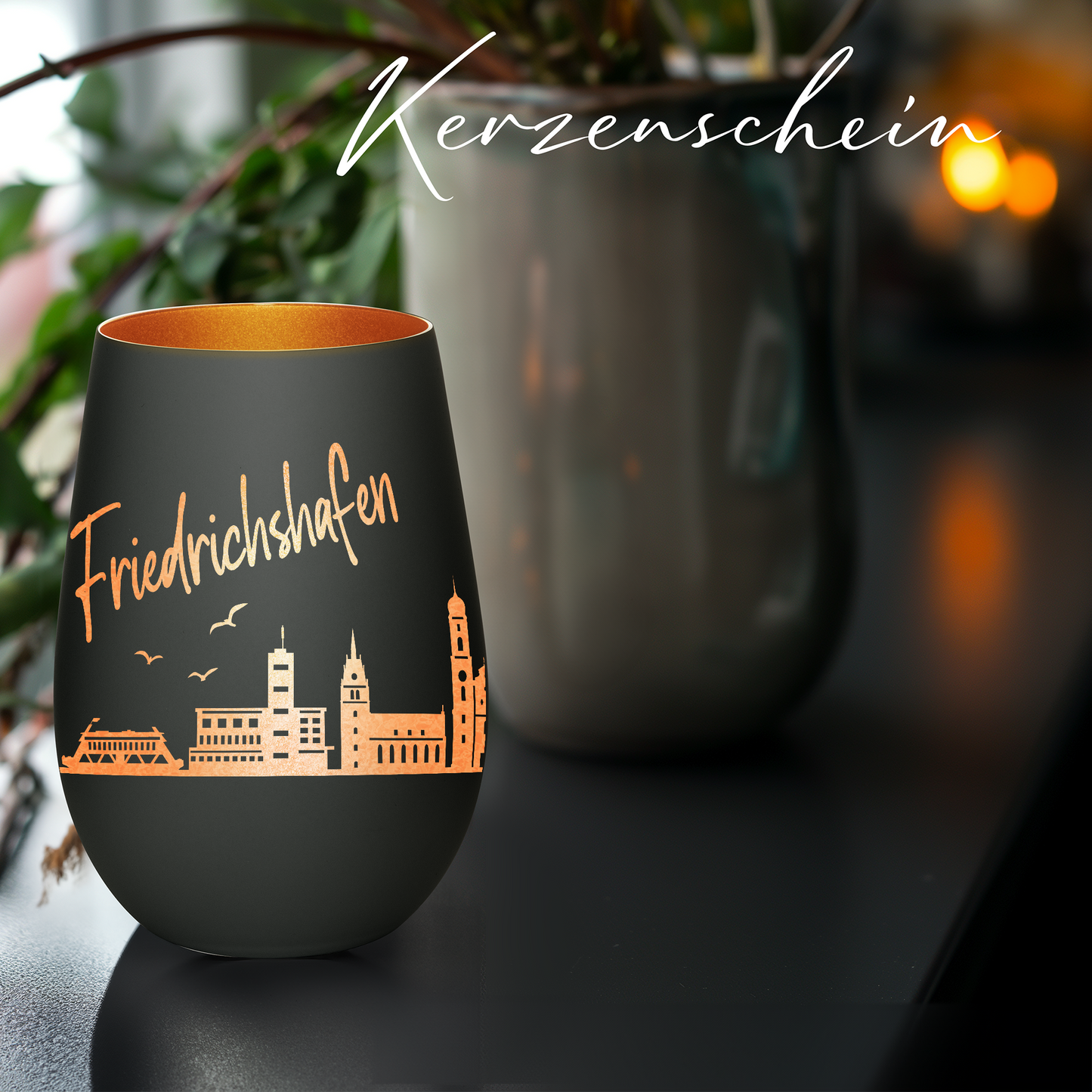 Hochwertiges Glas Windlicht mit Gravur "SKYLINE FRIEDRICHSHAFEN" in der Farbe Schwarz/Bronze