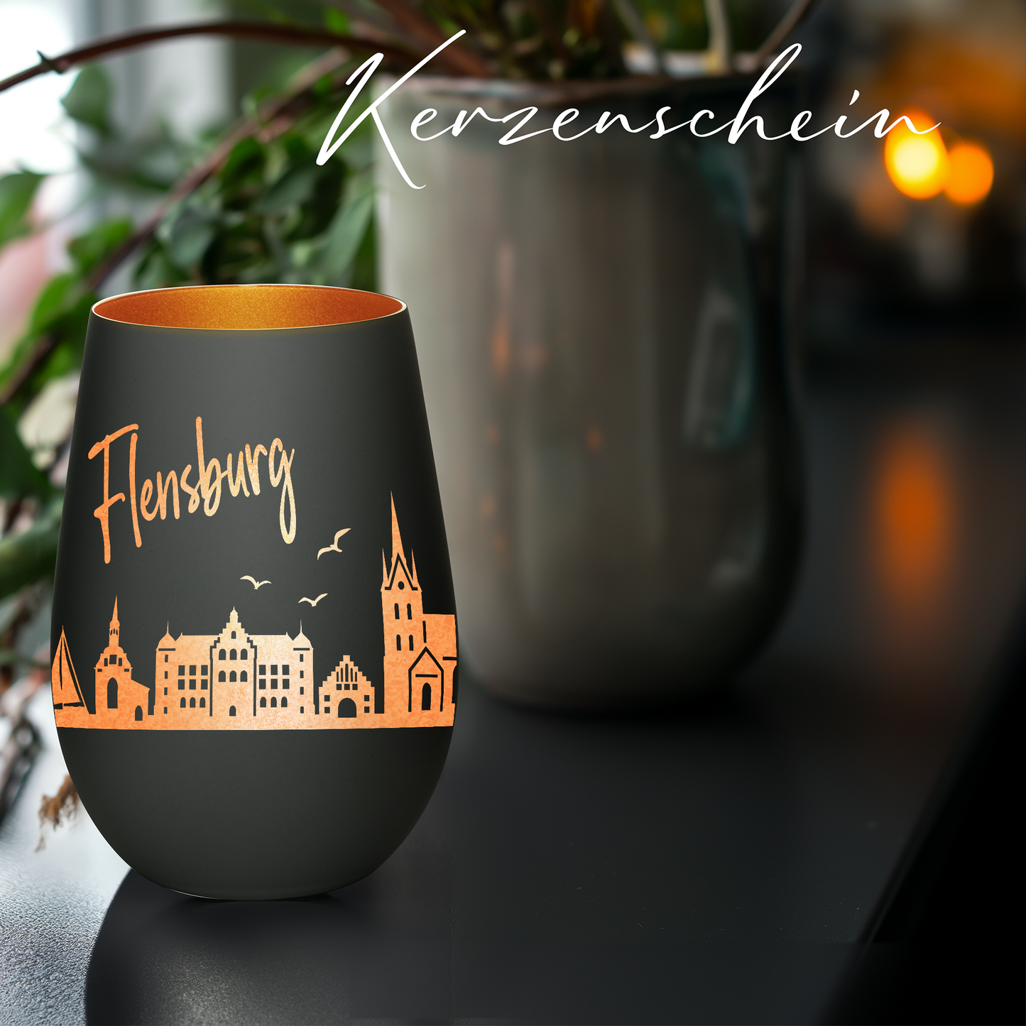 Hochwertiges Glas Windlicht mit Gravur "SKYLINE FLENSBURG" in der Farbe Schwarz/Bronze