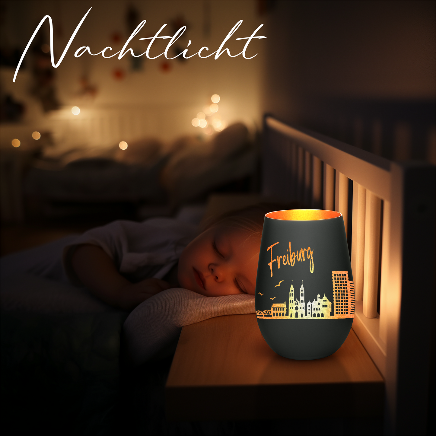 Hochwertiges Glas Windlicht mit Gravur "SKYLINE FREIBURG" in der Farbe Schwarz/Bronze