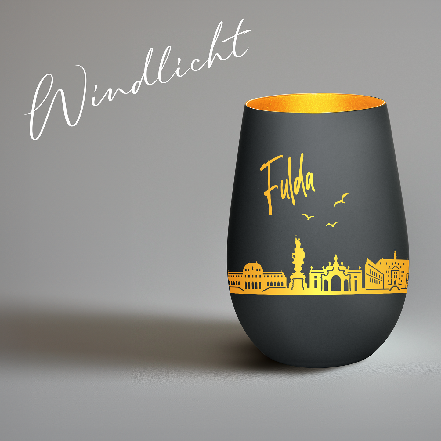 Hochwertiges Glas Windlicht mit Gravur "SKYLINE FULDA" in der Farbe Schwarz/Gold