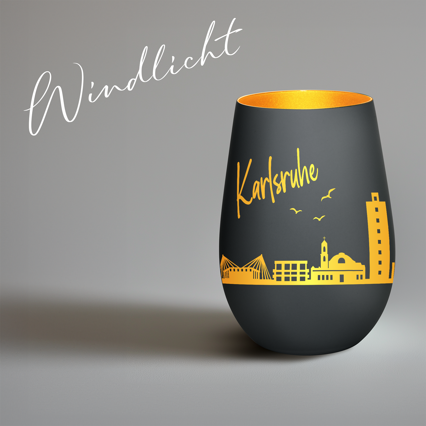 Hochwertiges Glas Windlicht mit Gravur "SKYLINE KARLSRUHE" in der Farbe Schwarz/Gold