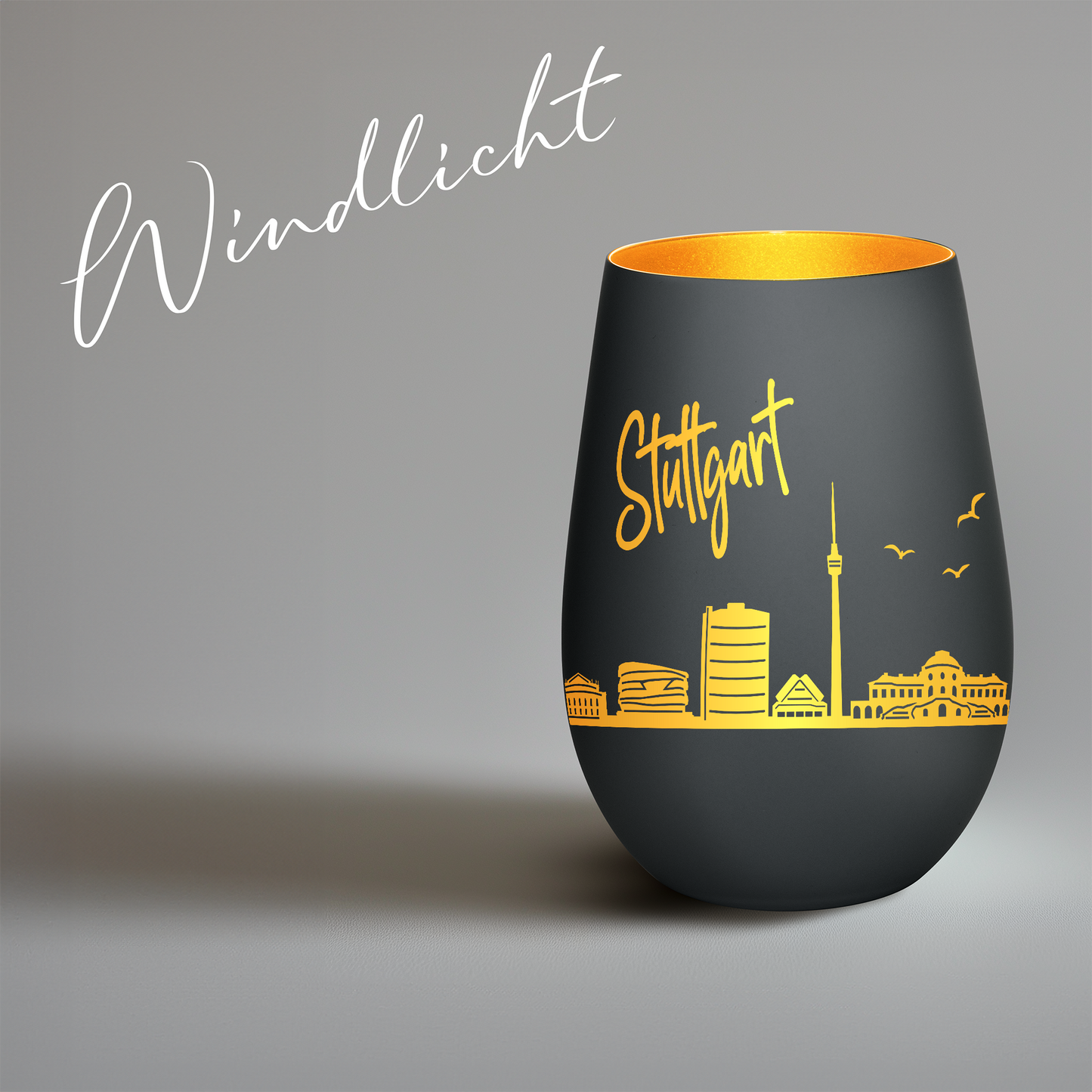 Hochwertiges Glas Windlicht mit Gravur "SKYLINE STUTTGART" in der Farbe Schwarz/Gold