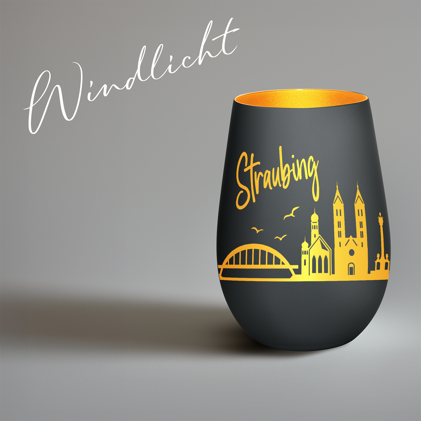 Hochwertiges Glas Windlicht mit Gravur "SKYLINE STRAUBING" in der Farbe Schwarz/Gold