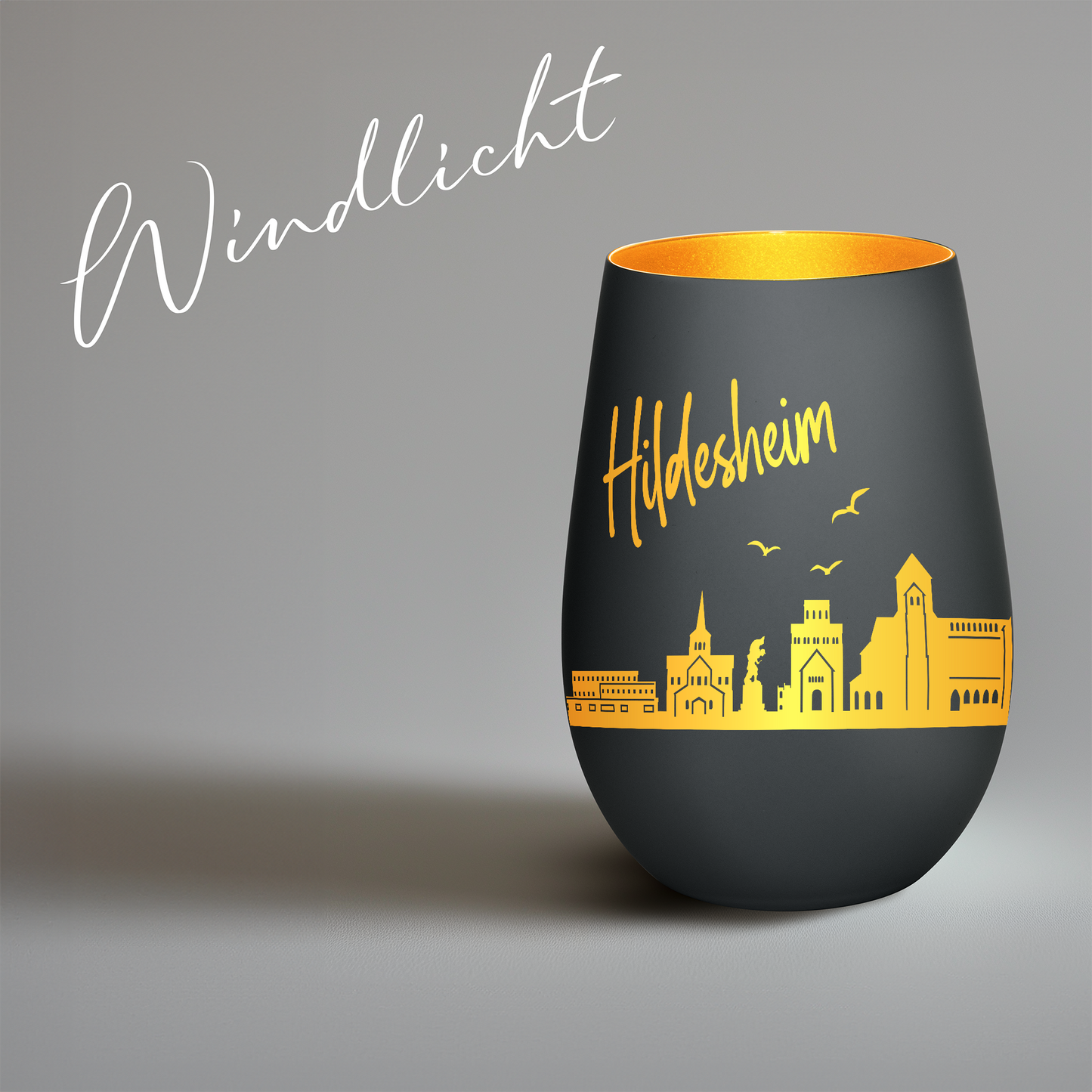 Hochwertiges Glas Windlicht mit Gravur "SKYLINE HILDESHEIM" in der Farbe Schwarz/Gold