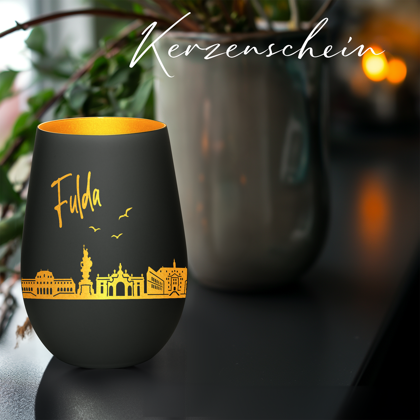 Hochwertiges Glas Windlicht mit Gravur "SKYLINE FULDA" in der Farbe Schwarz/Gold