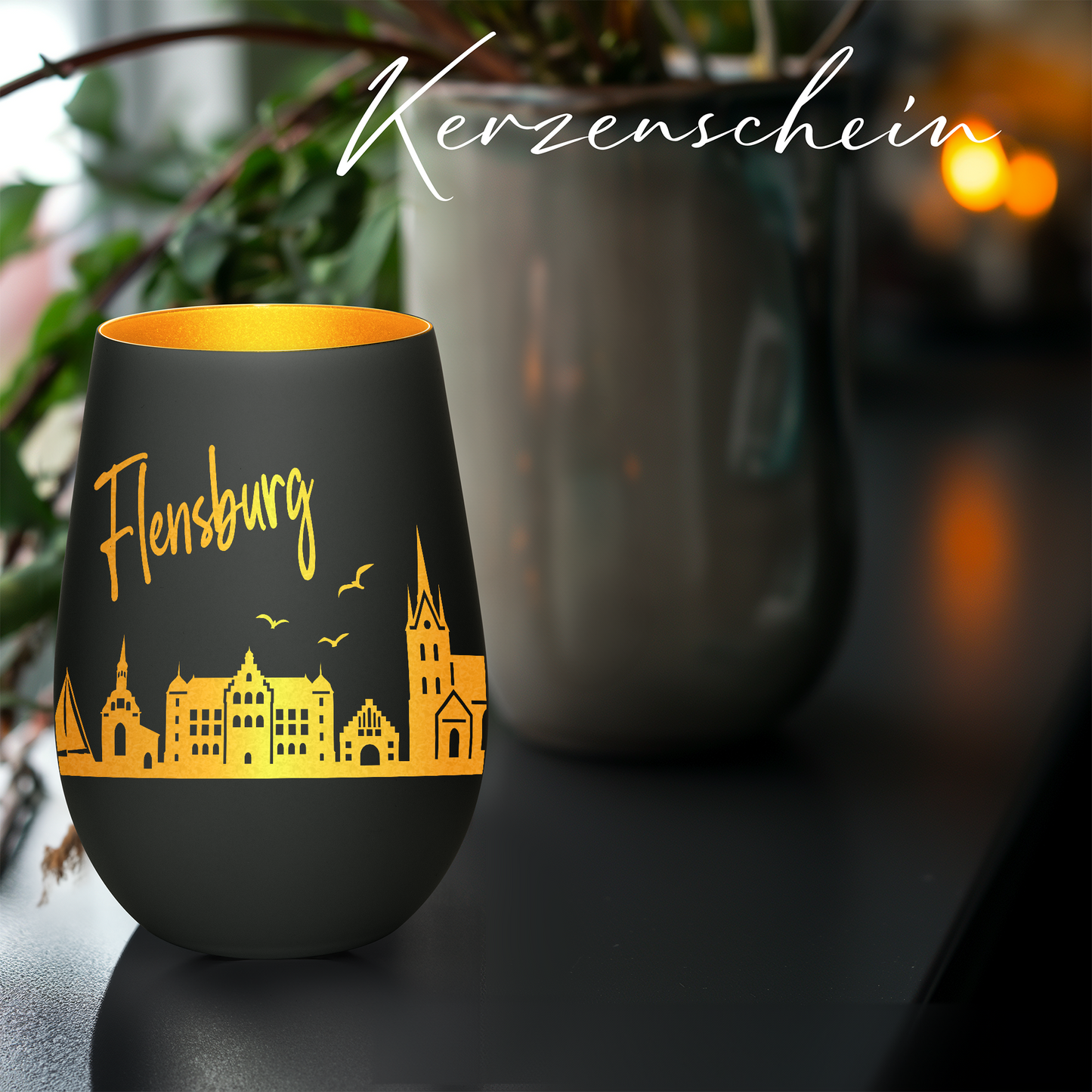 Hochwertiges Glas Windlicht mit Gravur "SKYLINE FLENSBURG" in der Farbe Schwarz/Gold