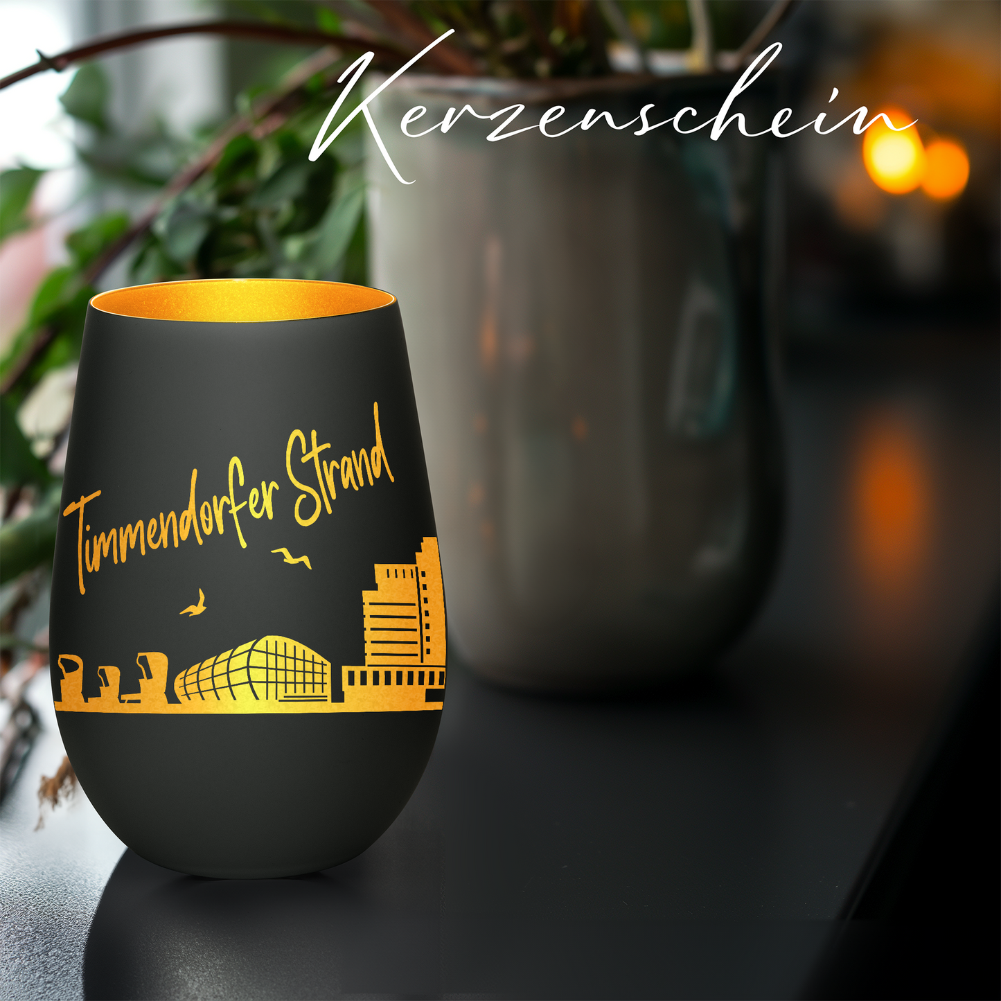 Hochwertiges Glas Windlicht mit Gravur "SKYLINE TIMMENDORFER STRAND" in der Farbe Schwarz/Gold