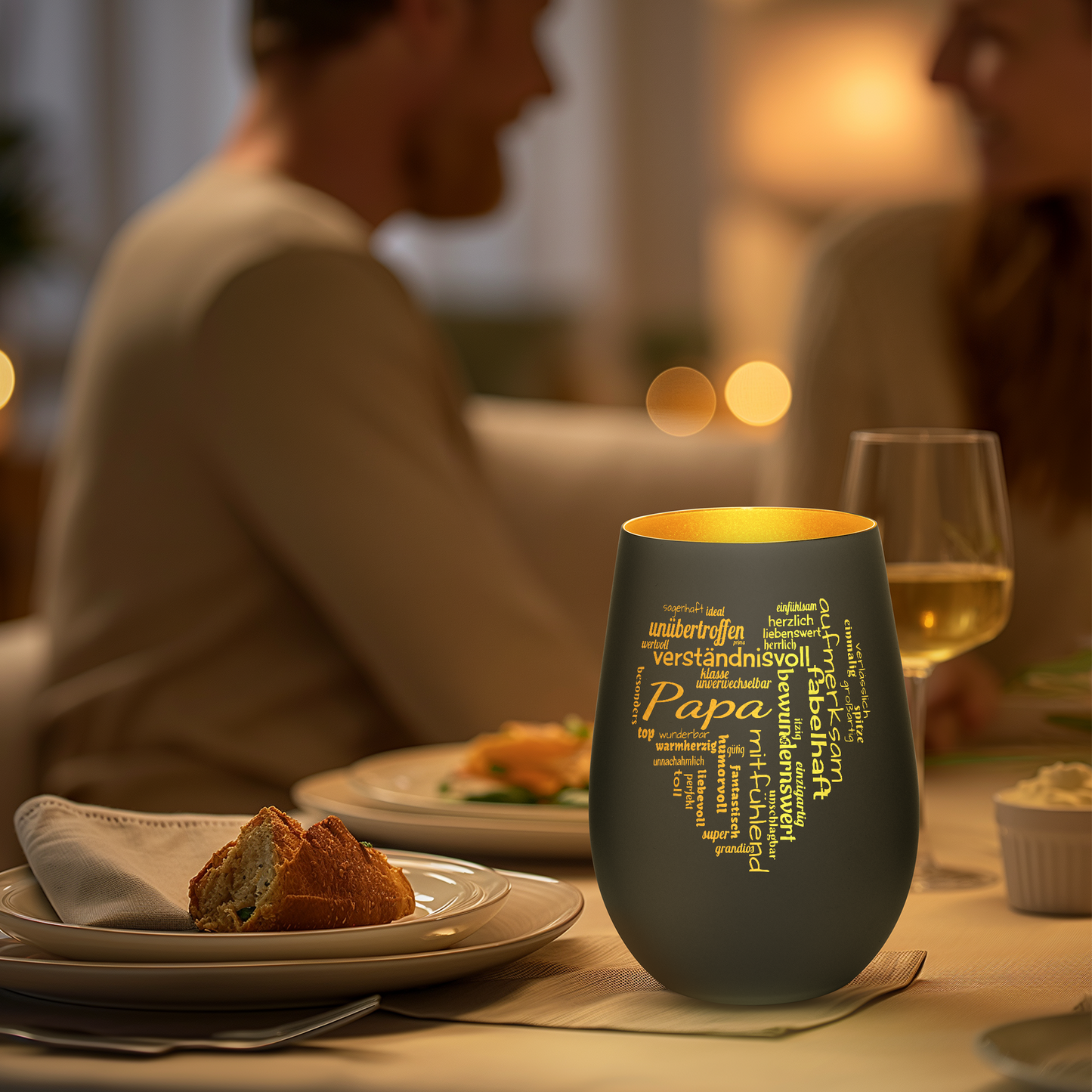 Hochwertiges Glas Windlicht mit Gravur "PAPA GROßES HERZ" in der Farbe Schwarz/Gold