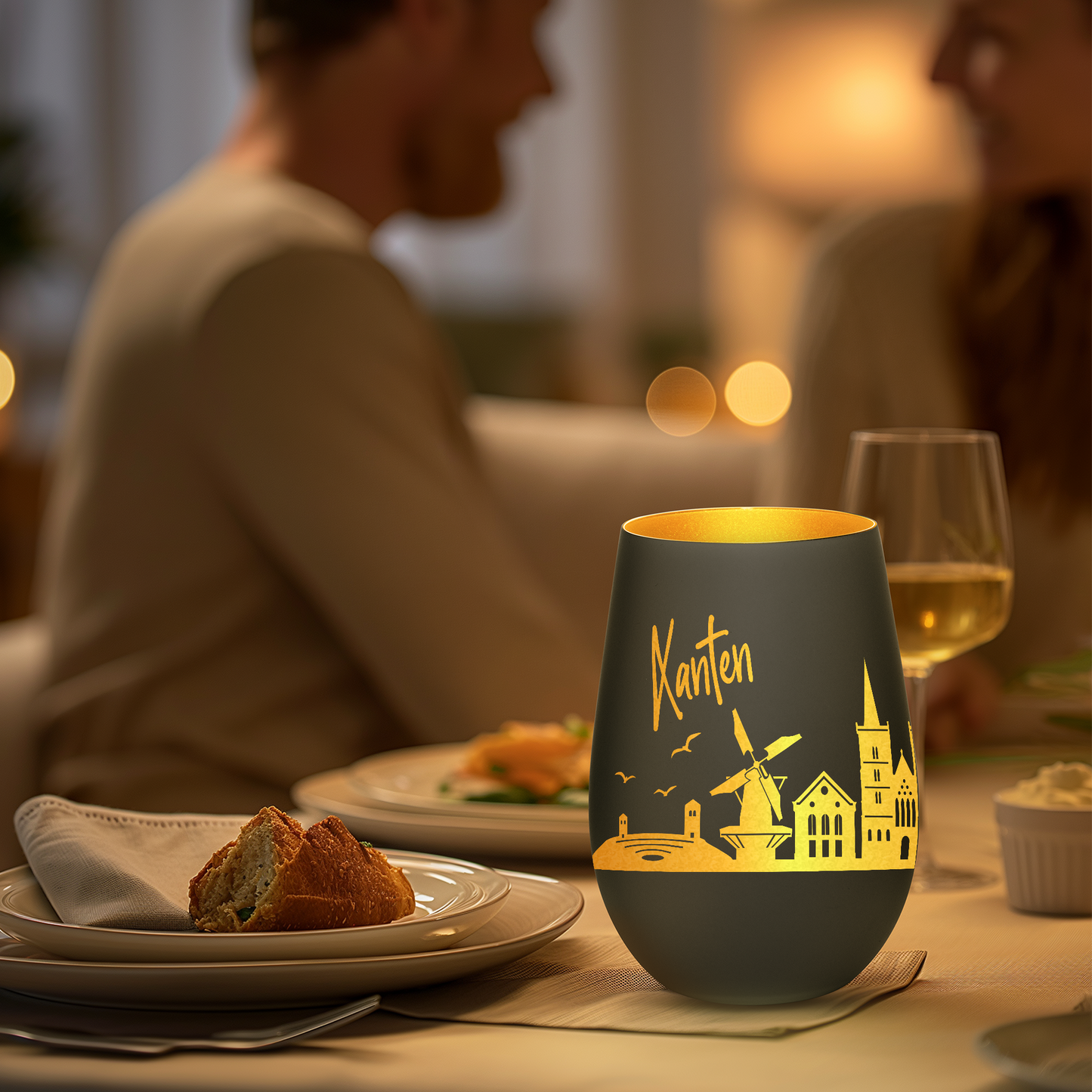 Hochwertiges Glas Windlicht mit Gravur "SKYLINE XANTEN" in der Farbe Schwarz/Gold