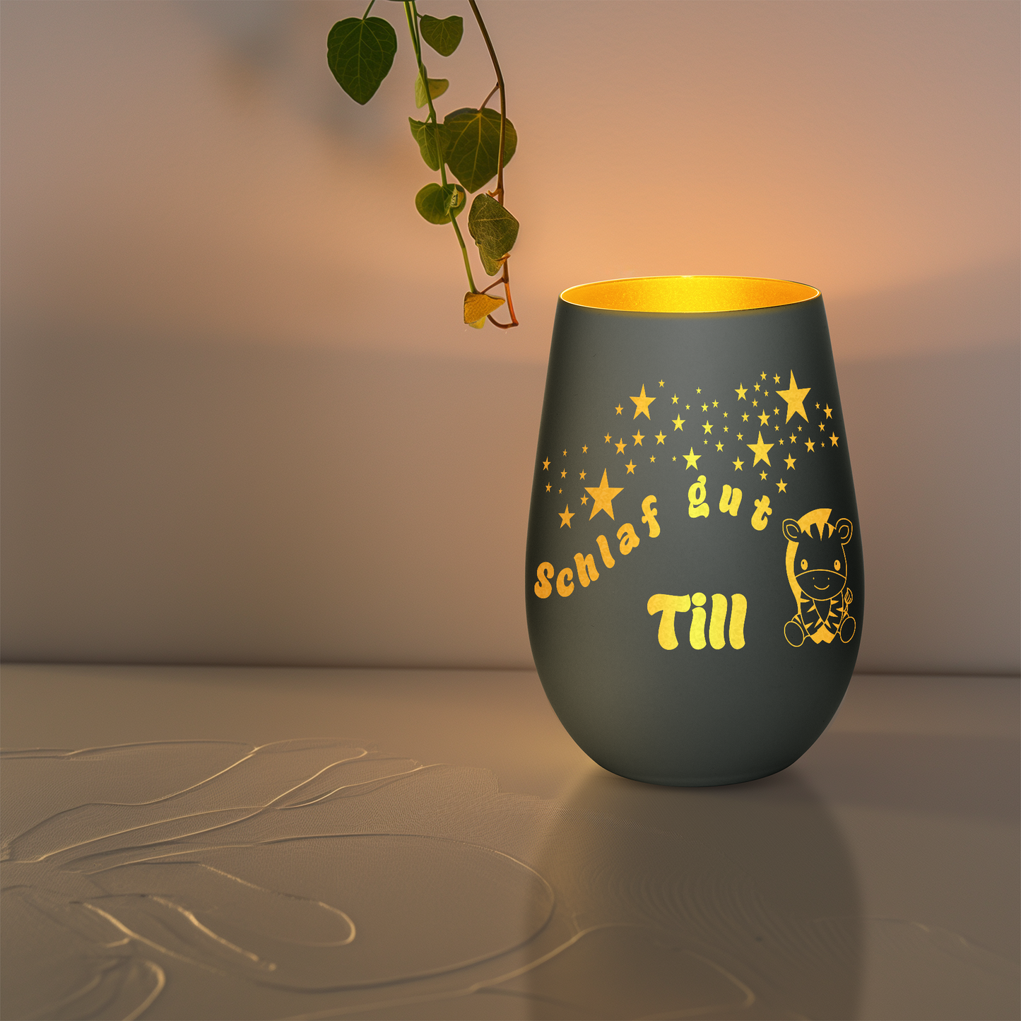 Hochwertiges Glas Windlicht für Kinder mit Gravur "SCHLAF GUT" Motiv Zebra mit Wunschname in der Farbe Schwarz/Gold
