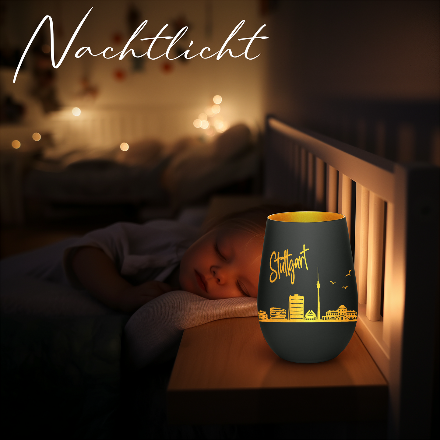 Hochwertiges Glas Windlicht mit Gravur "SKYLINE STUTTGART" in der Farbe Schwarz/Gold