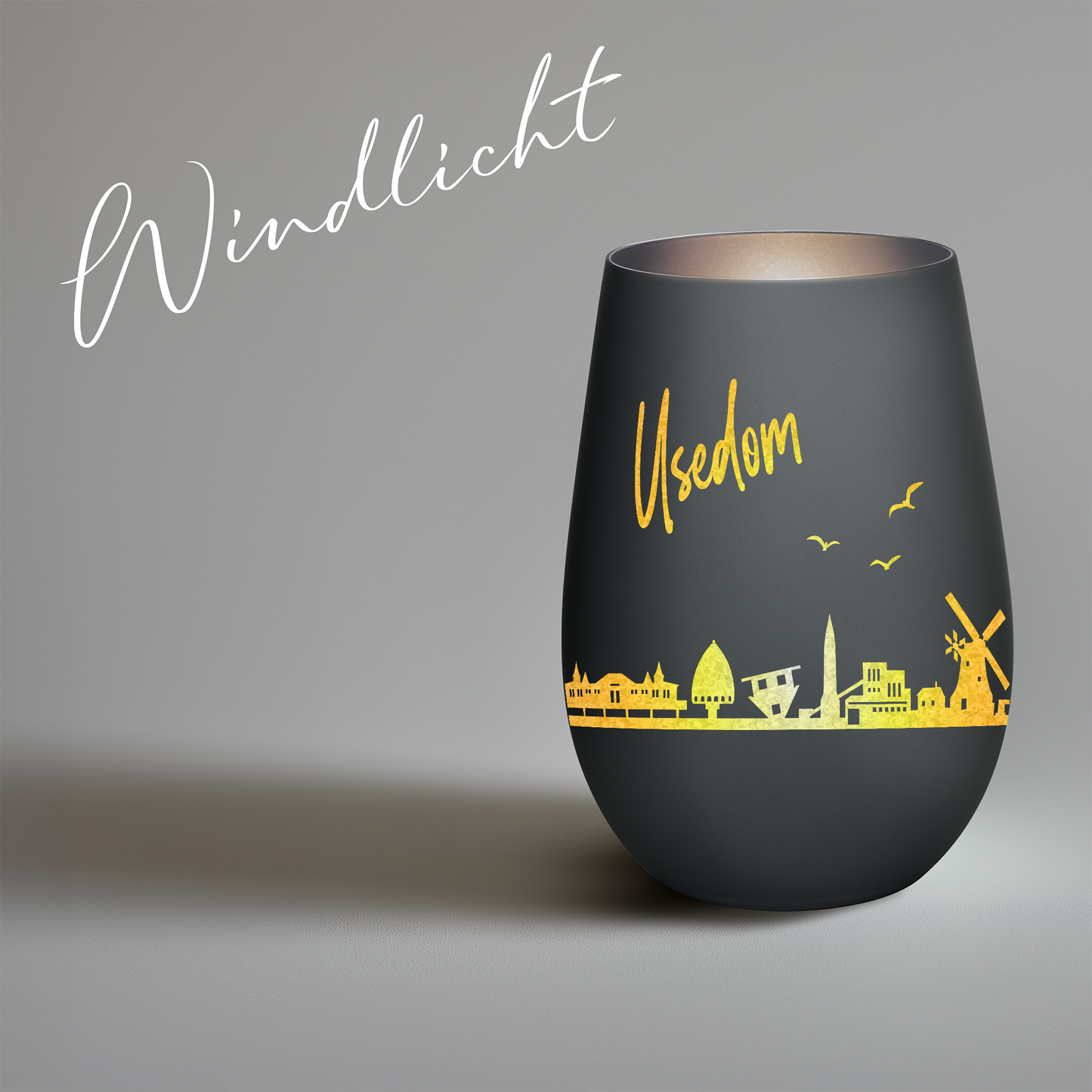 Hochwertiges Glas Windlicht mit Gravur "SKYLINE USEDOM" in der Farbe Schwarz/Silber