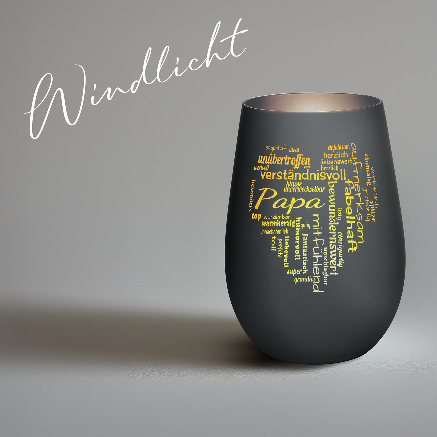 Hochwertiges Glas Windlicht mit Gravur "PAPA GROßES HERZ" in der Farbe Schwarz/Silber