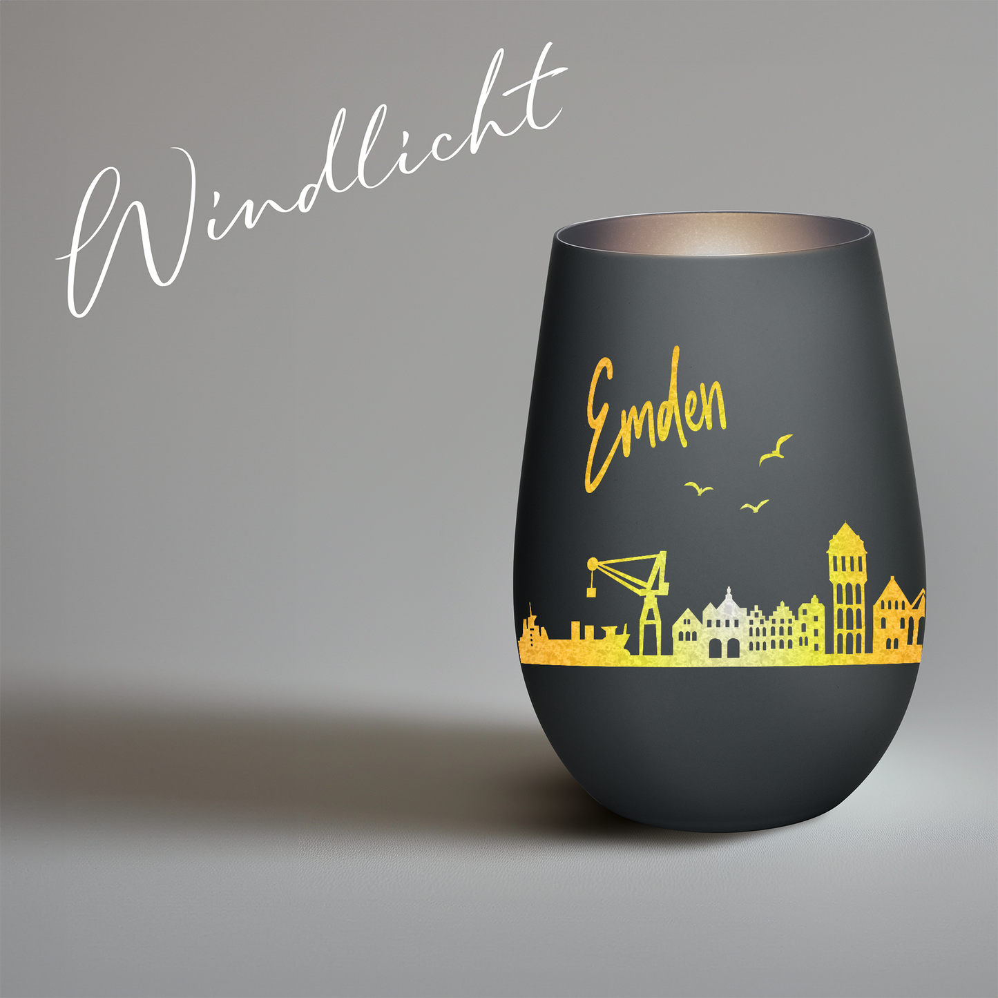 Hochwertiges Glas Windlicht mit Gravur "SKYLINE EMDEN" in der Farbe Schwarz/Silber