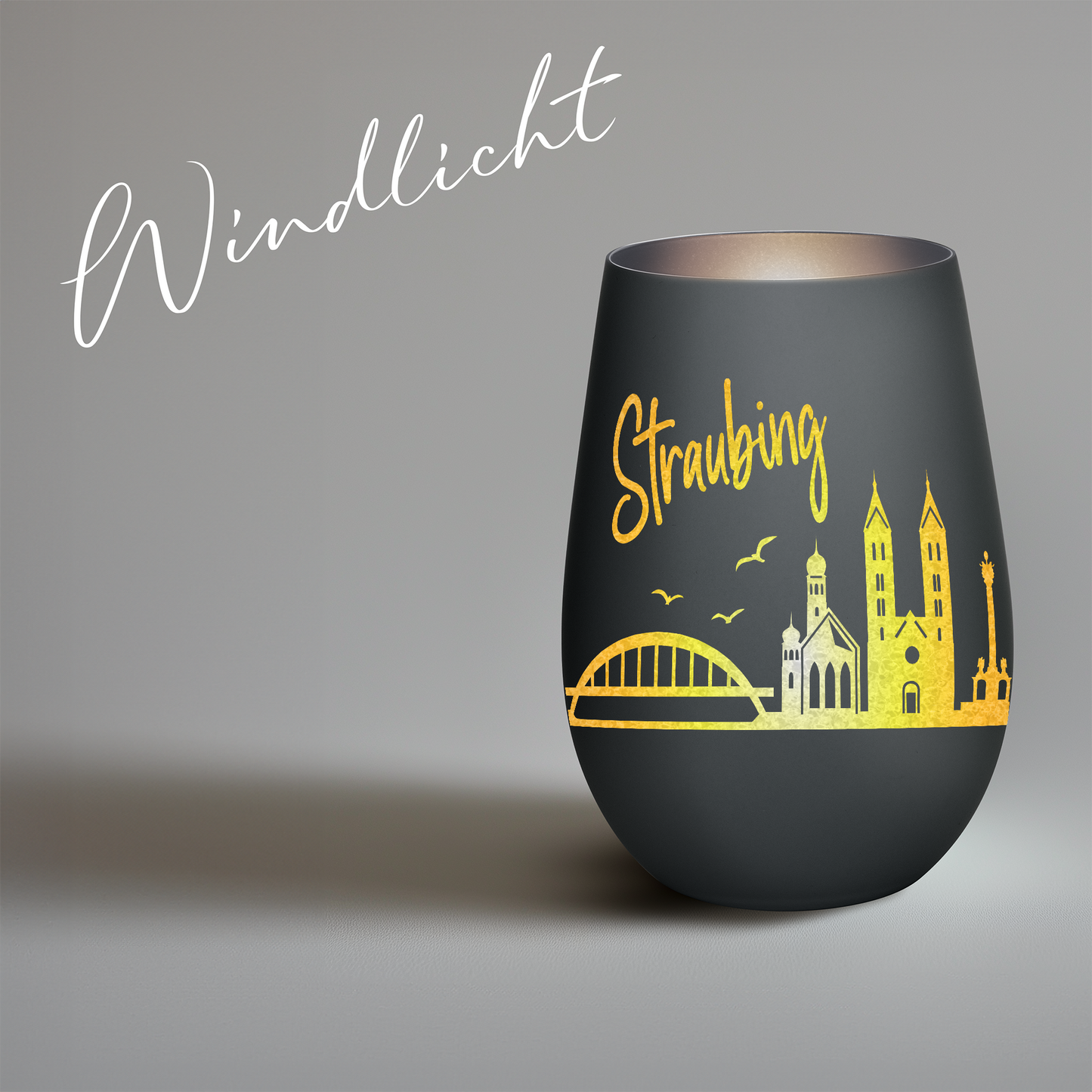 Hochwertiges Glas Windlicht mit Gravur "SKYLINE STRAUBING" in der Farbe Schwarz/Silber