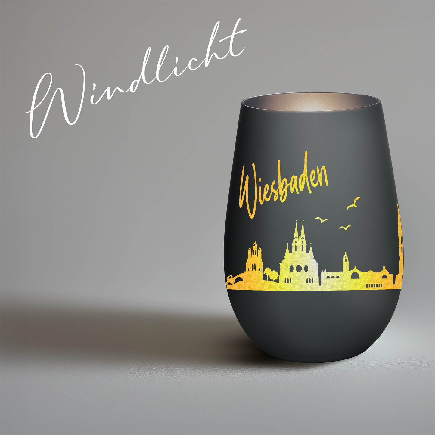 Hochwertiges Glas Windlicht mit Gravur "SKYLINE WIESBADEN" in der Farbe Schwarz/Silber