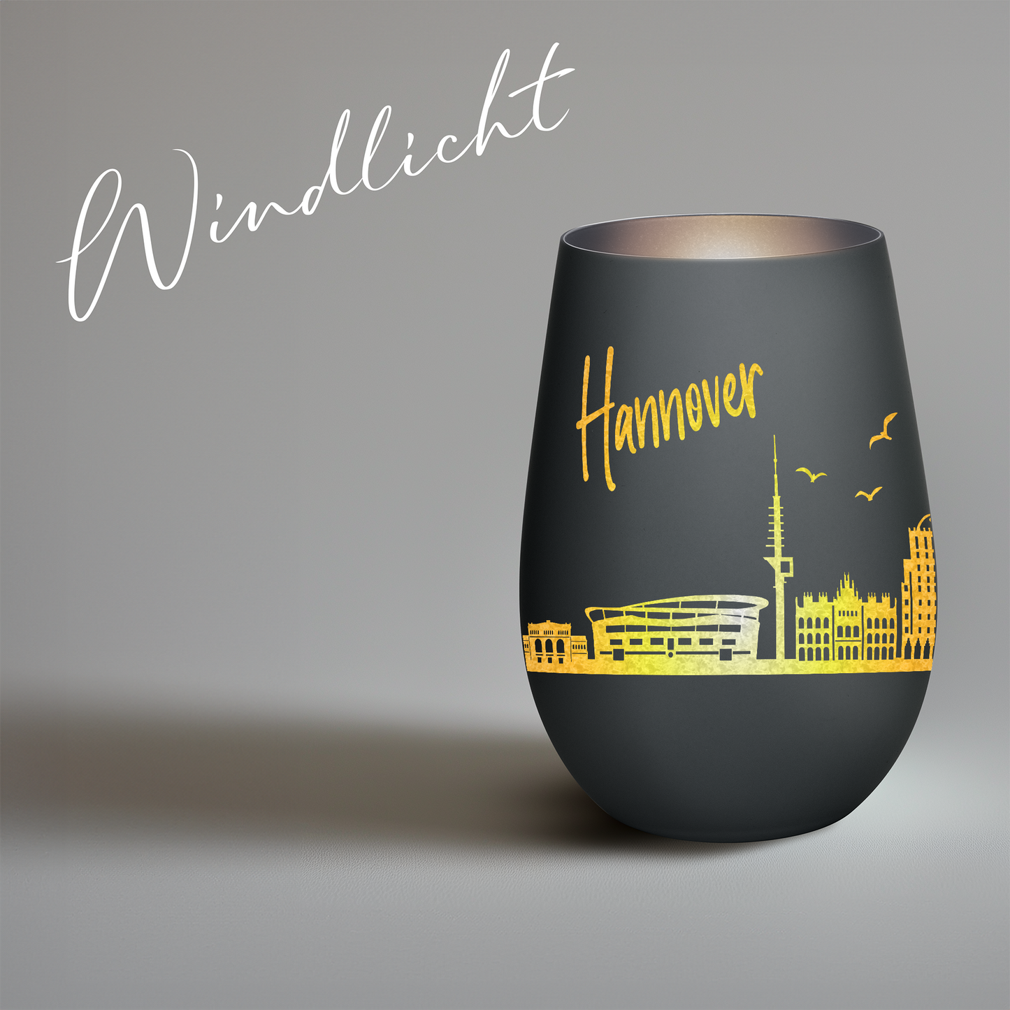 Hochwertiges Glas Windlicht mit Gravur "SKYLINE HANNOVER" in der Farbe Schwarz/Silber