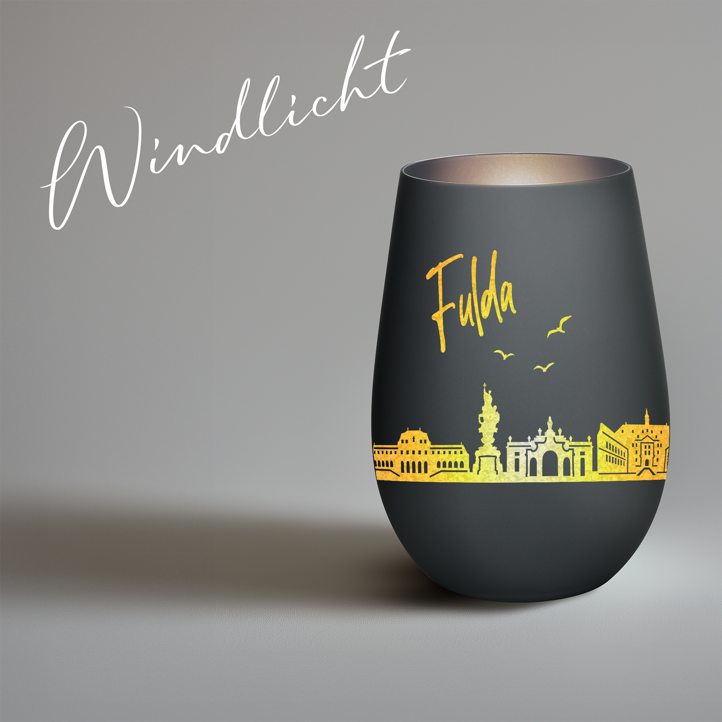 Hochwertiges Glas Windlicht mit Gravur "SKYLINE FULDA" in der Farbe Schwarz/Silber