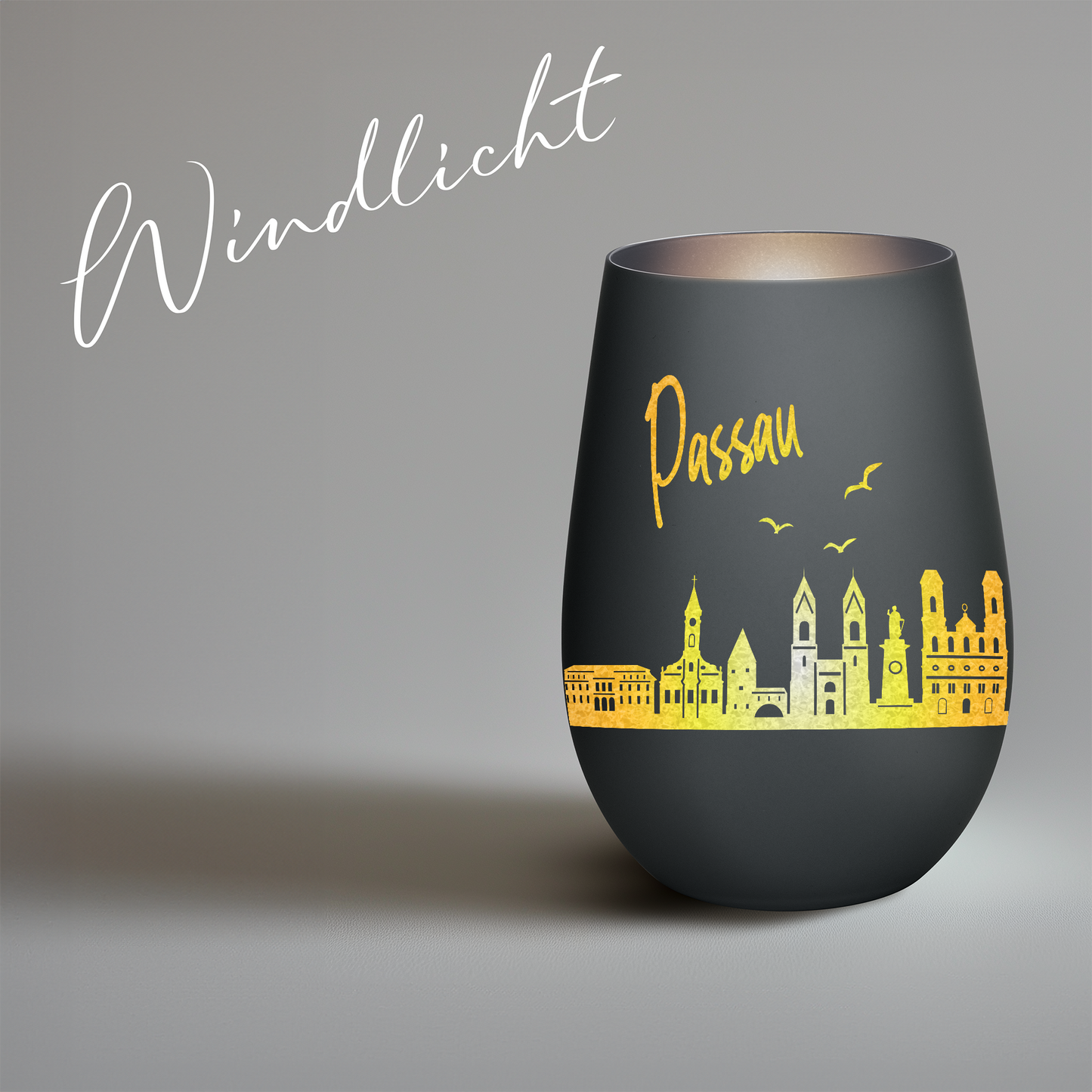 Hochwertiges Glas Windlicht mit Gravur "SKYLINE PASSAU" in der Farbe Schwarz/Silber