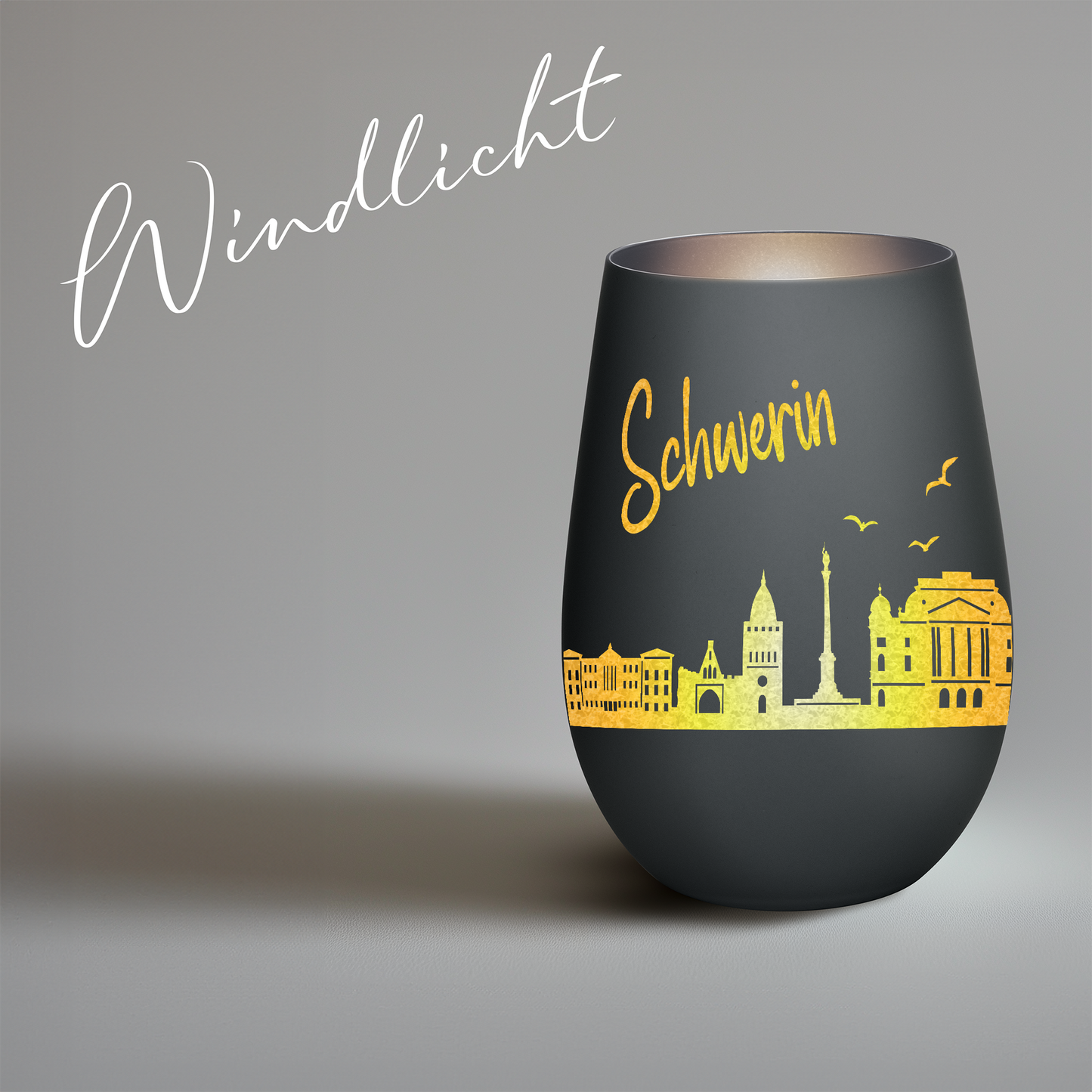 Hochwertiges Glas Windlicht mit Gravur "SKYLINE SCHWERIN" in der Farbe Schwarz/Silber