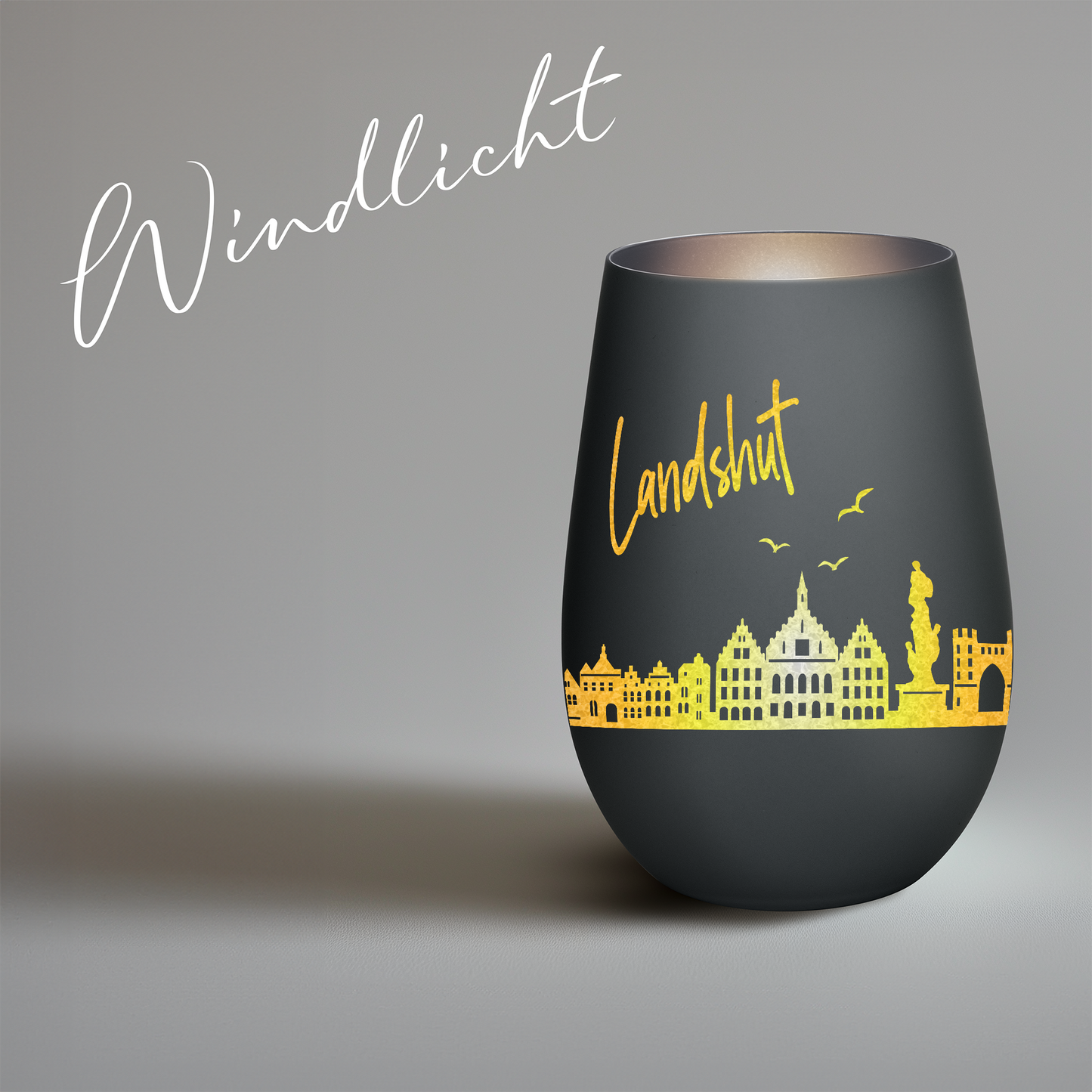 Hochwertiges Glas Windlicht mit Gravur "SKYLINE LANDSHUT" in der Farbe Schwarz/Silber
