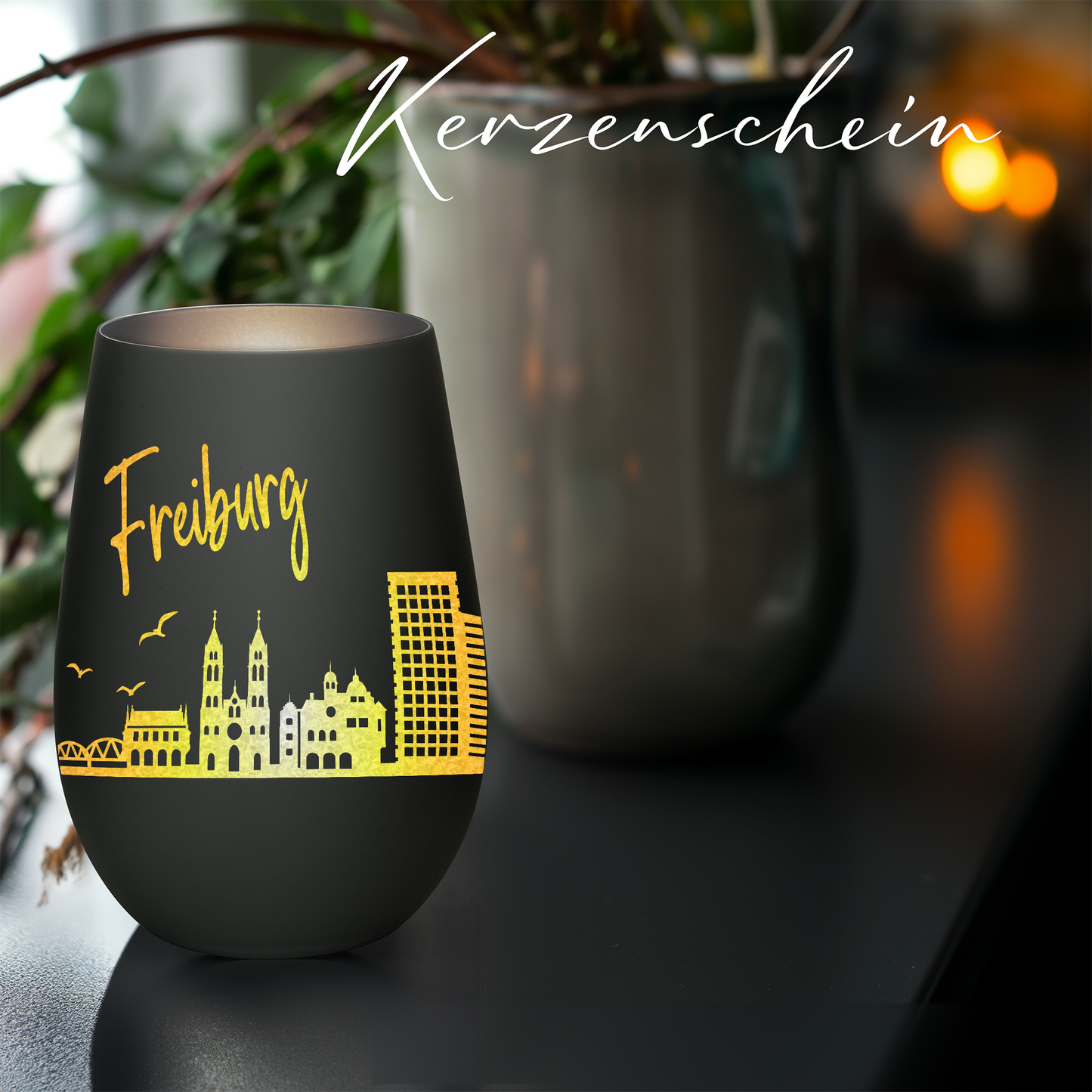 Hochwertiges Glas Windlicht mit Gravur "SKYLINE FREIBURG" in der Farbe Schwarz/Silber