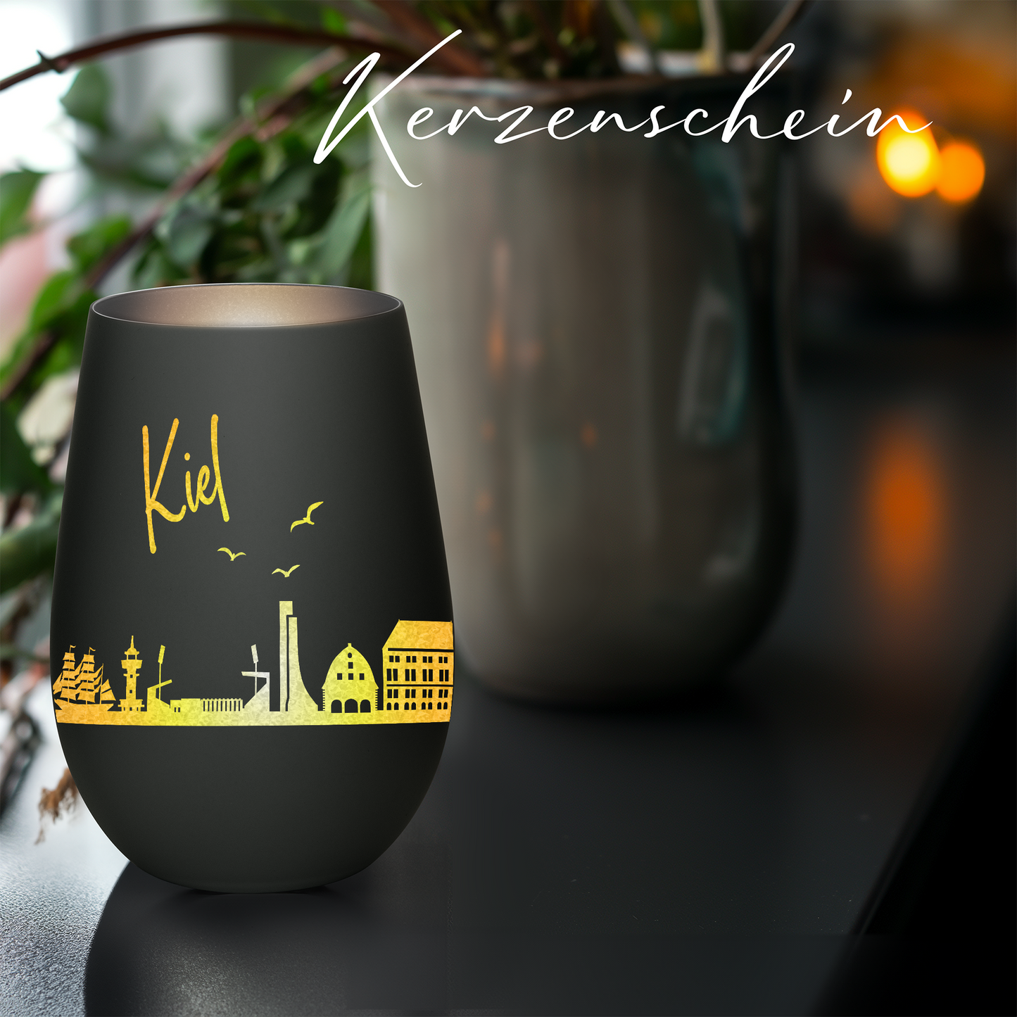 Hochwertiges Glas Windlicht mit Gravur "SKYLINE KIEL" in der Farbe Schwarz/Silber