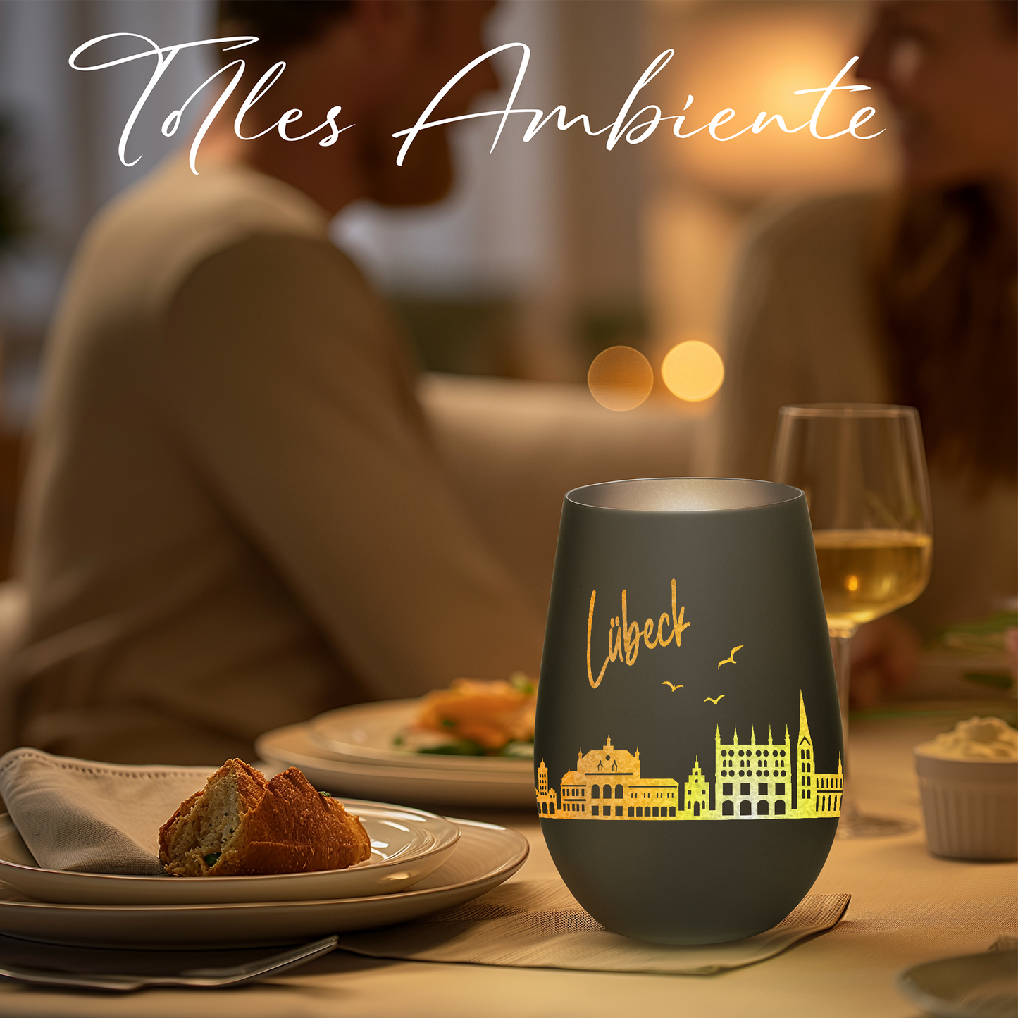 Hochwertiges Glas Windlicht mit Gravur "SKYLINE LÜBECK" in der Farbe Schwarz/Silber