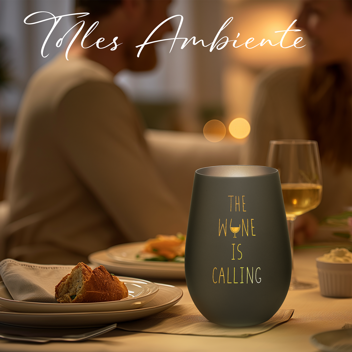 Hochwertiges Glas Windlicht mit Gravur "THE WINE IS CALLING" in der Farbe Schwarz/Silber