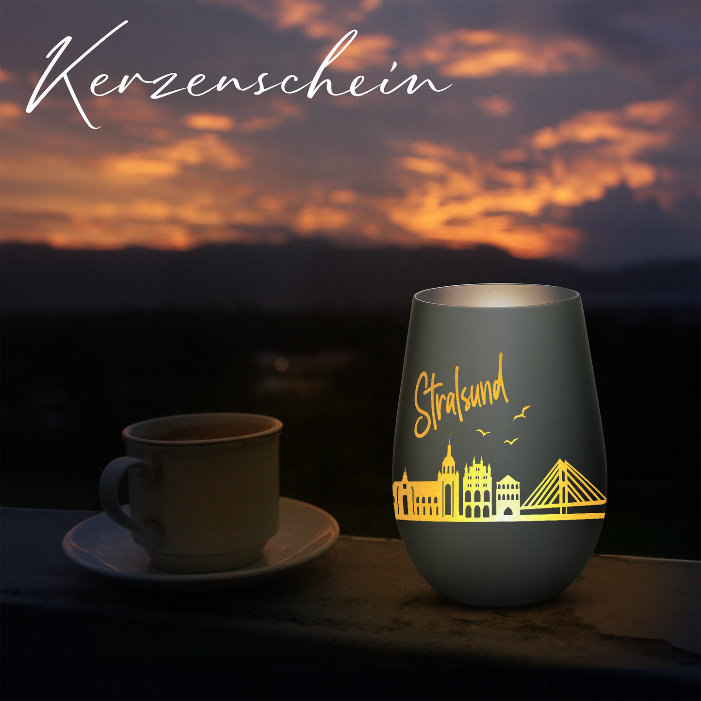 Hochwertiges Glas Windlicht mit Gravur "SKYLINE STRALSUND" in der Farbe Schwarz/Silber