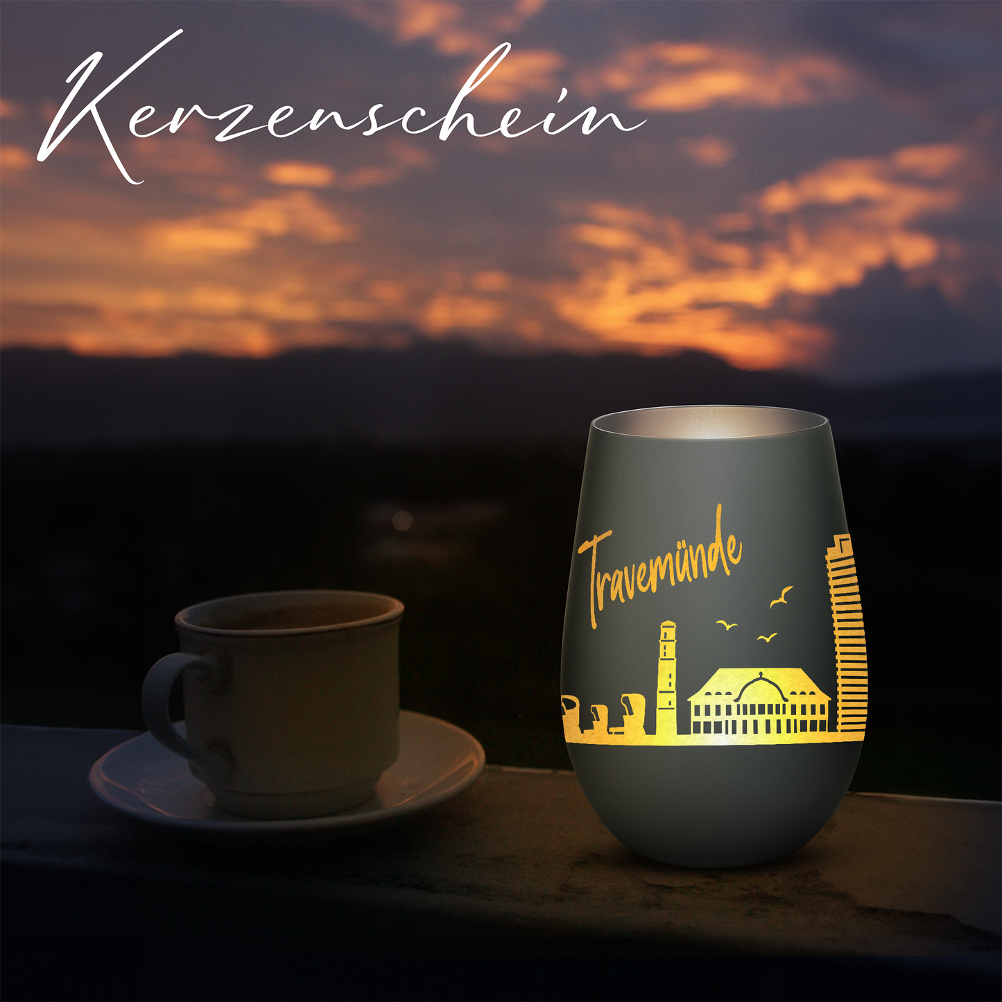 Hochwertiges Glas Windlicht mit Gravur "SKYLINE TRAVEMÜNDE" in der Farbe Schwarz/Silber