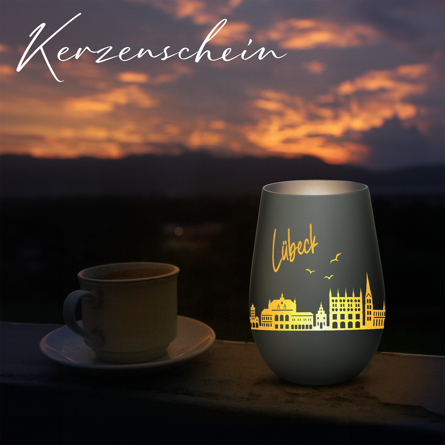 Hochwertiges Glas Windlicht mit Gravur "SKYLINE LÜBECK" in der Farbe Schwarz/Silber