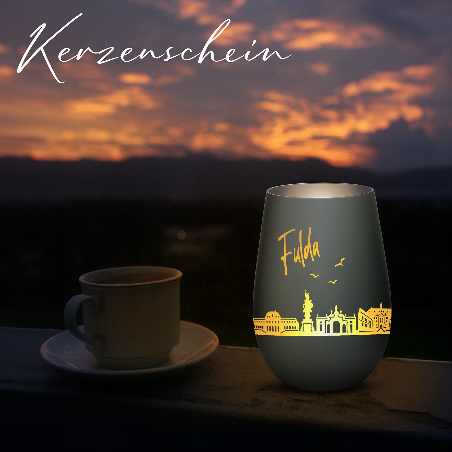 Hochwertiges Glas Windlicht mit Gravur "SKYLINE FULDA" in der Farbe Schwarz/Silber
